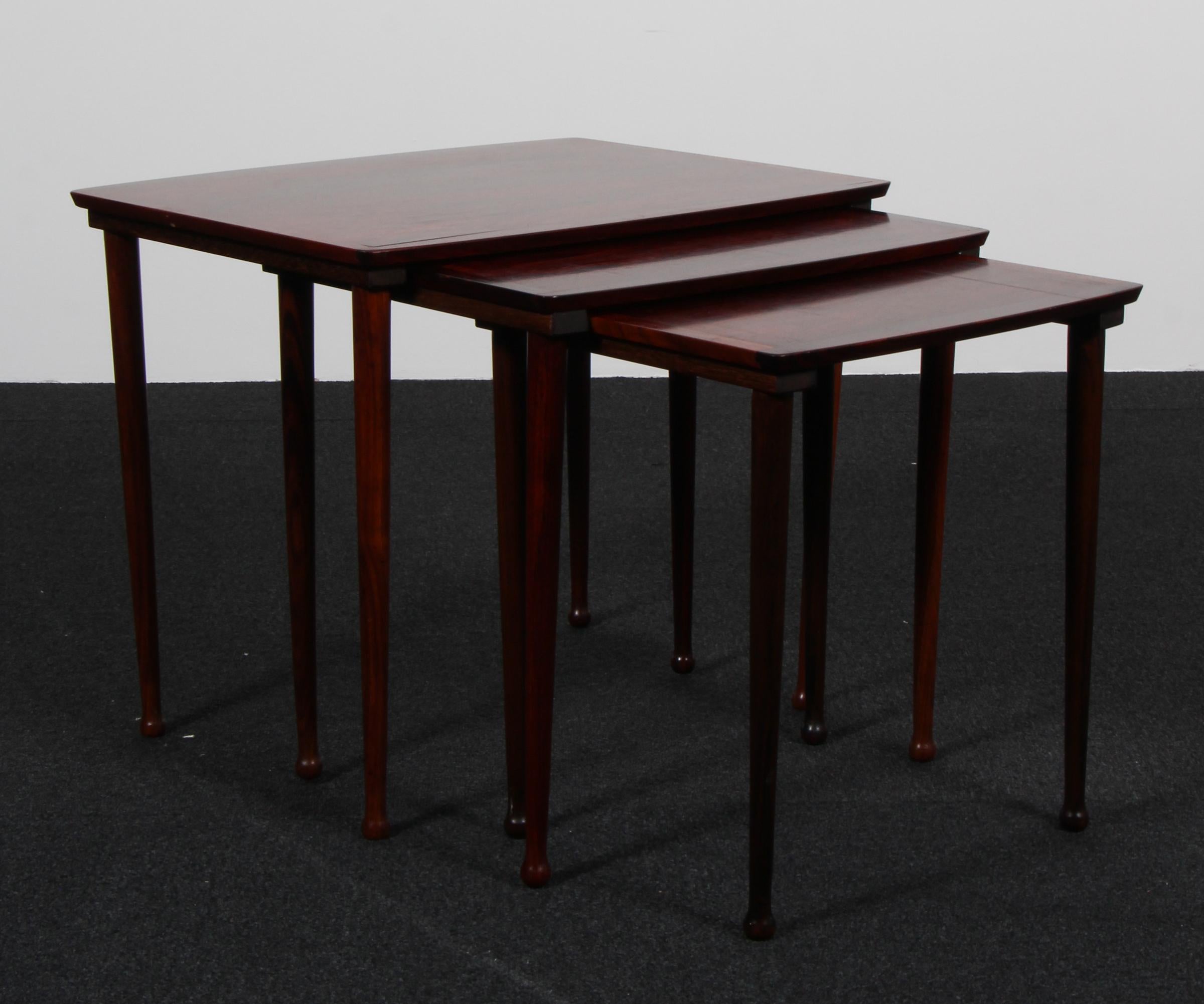 Jørgen Aakjær set of three nesting tables in rosewood, with solid rosewood drumstick legs.

Made in Denmark in the 1960s.