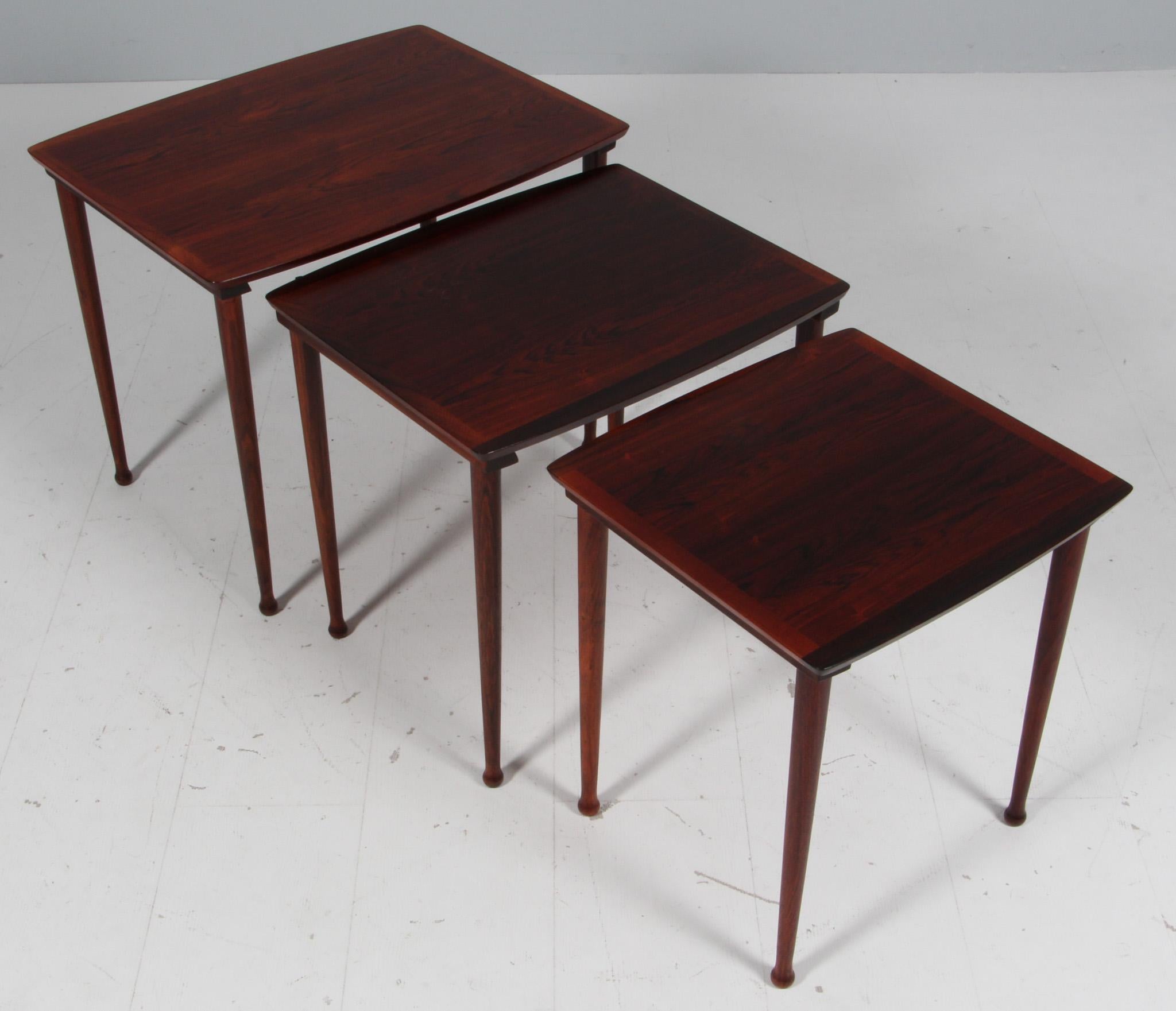 Danois Jørgen Aakjær Ensemble de tables gigognes, bois de rose, Danemark, années 1960 en vente