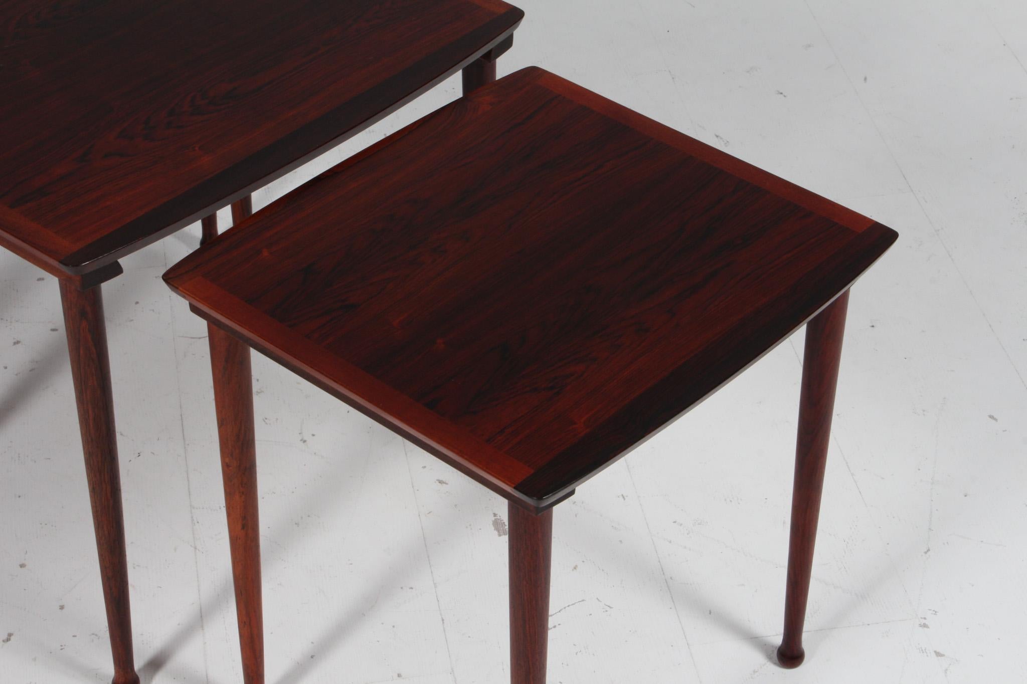 Jørgen Aakjær Ensemble de tables gigognes, bois de rose, Danemark, années 1960 Bon état - En vente à Esbjerg, DK