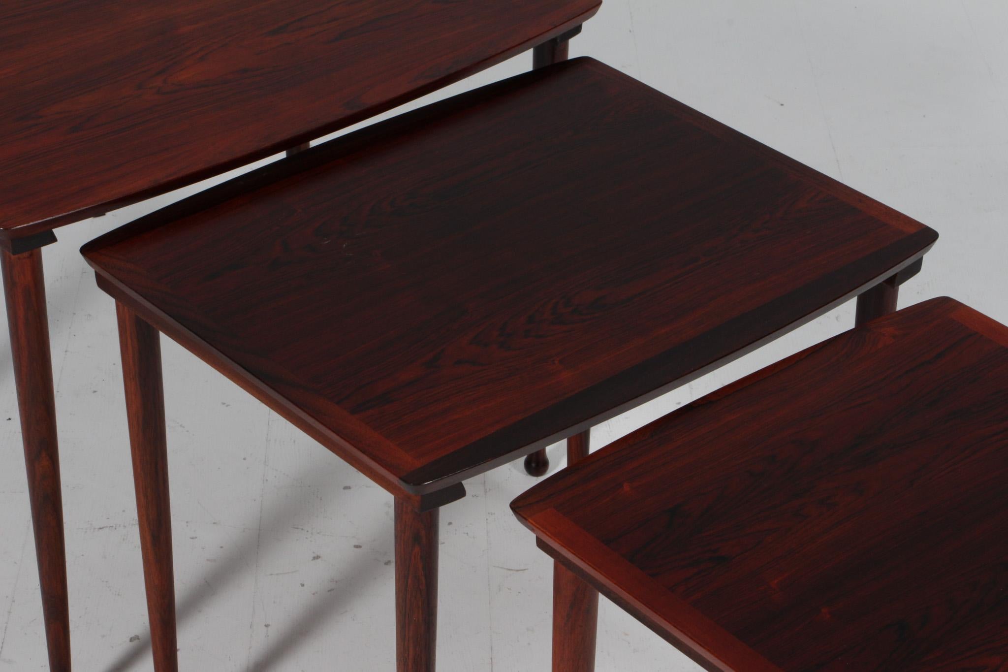 Milieu du XXe siècle Jørgen Aakjær Ensemble de tables gigognes, bois de rose, Danemark, années 1960 en vente