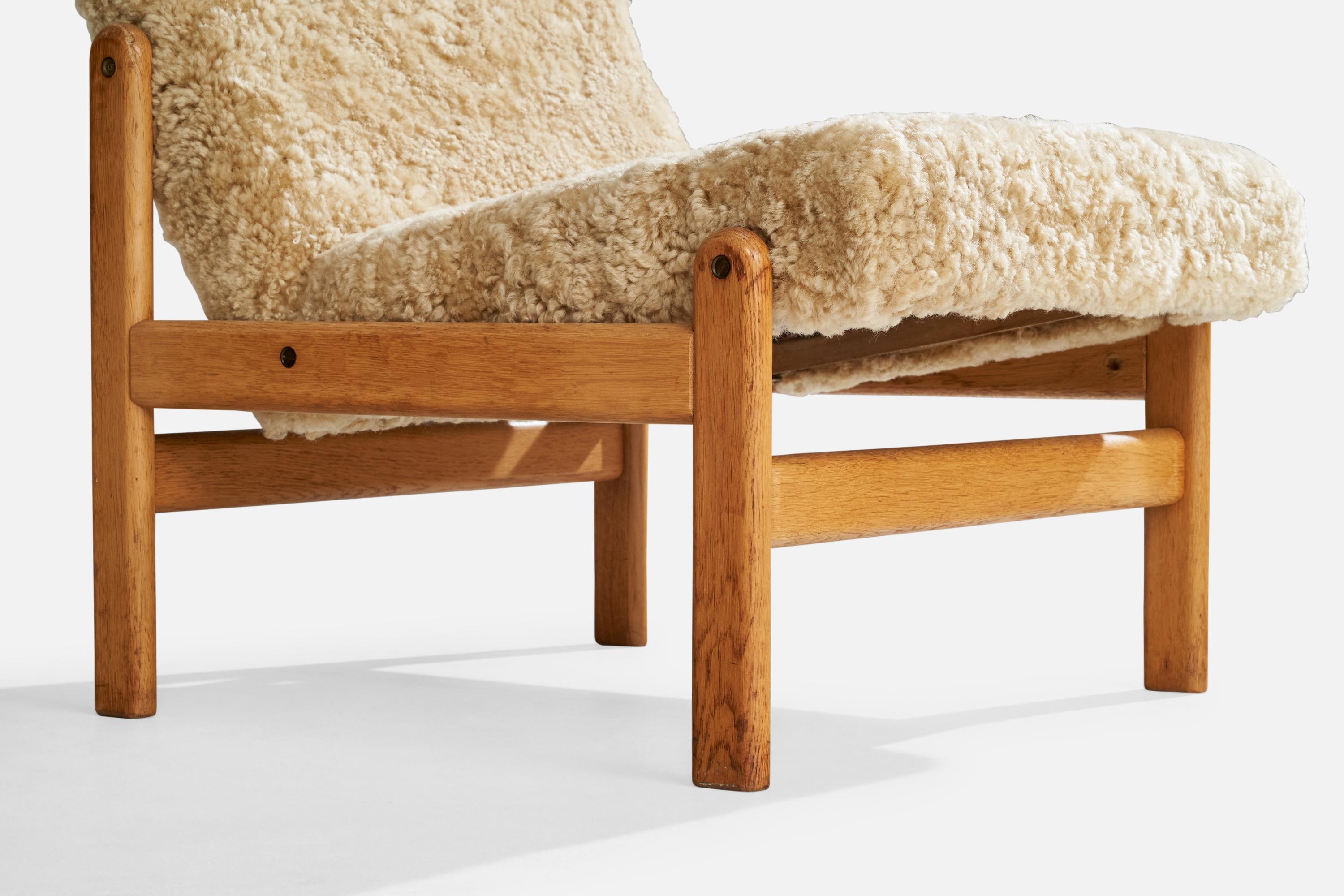 Jørgen Bækmark, Slipper Chair, Oak, Shearling, Denmark, 1960s In Good Condition In High Point, NC