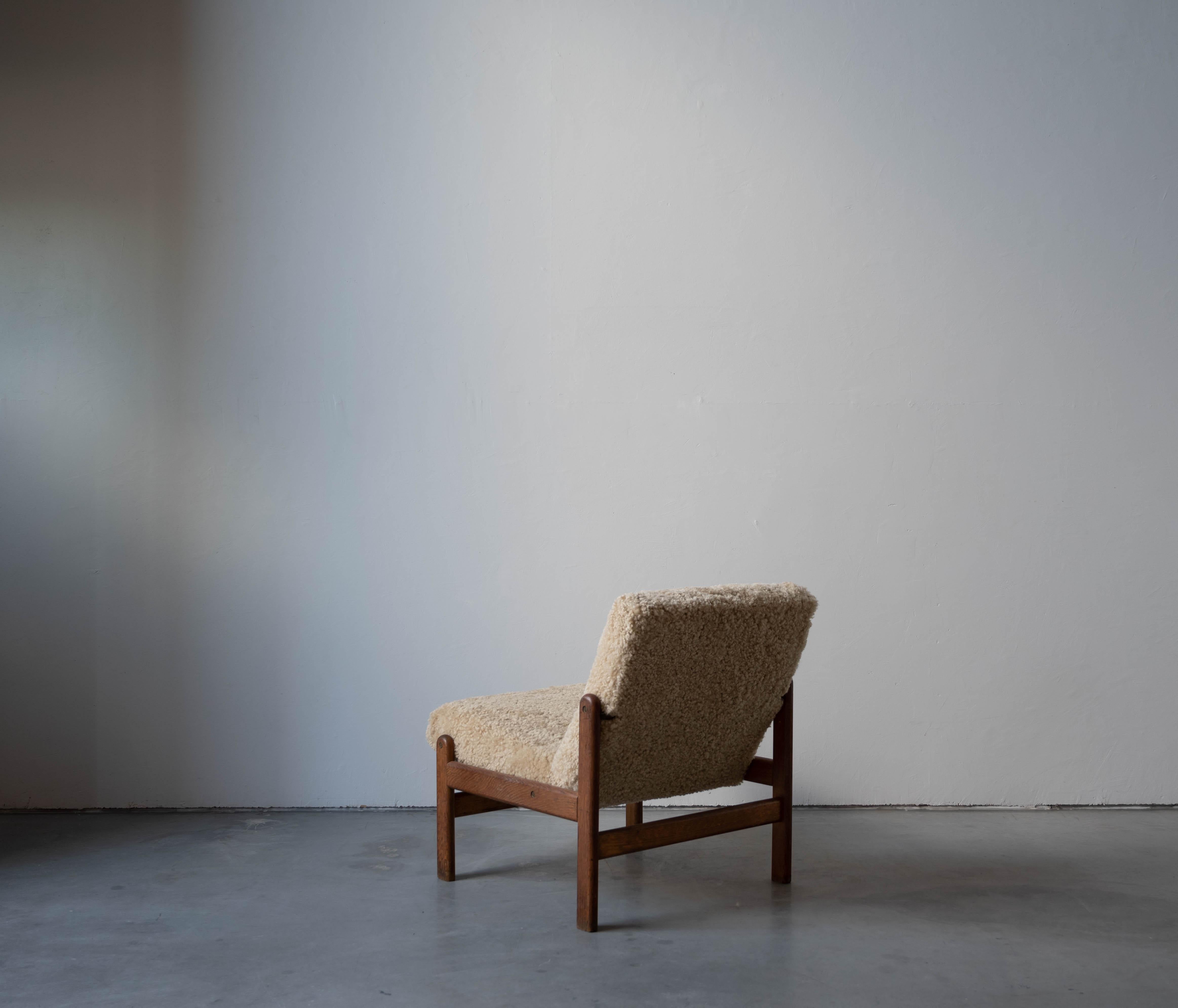 Mid-20th Century Jørgen Bækmark, Slipper Chair, Oak, Shearling, FDB Møbler, Denmark, 1960s
