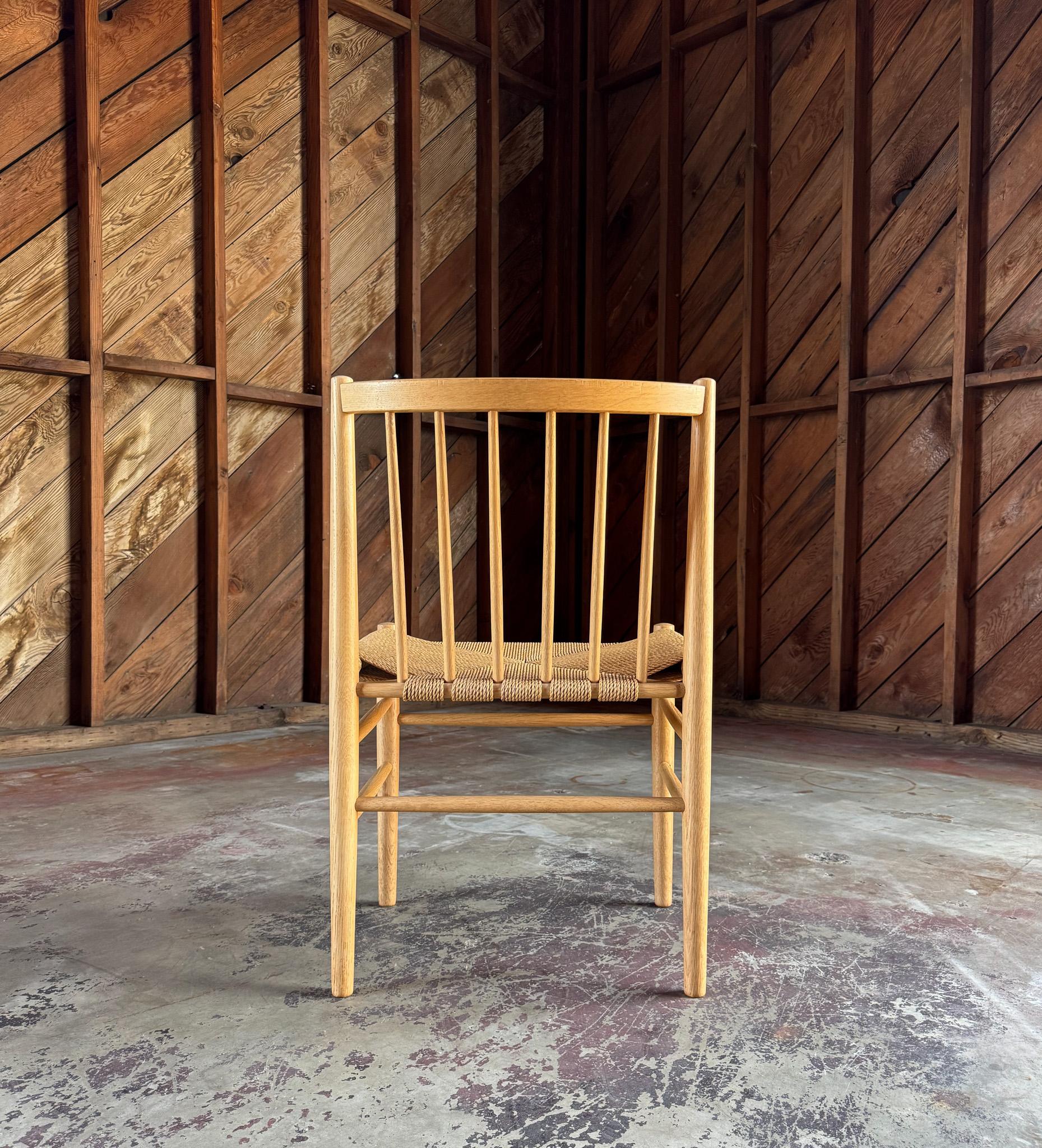Sedie con schienale a fuso in Oak di Jørgen Bækmark per FDB Møbler, Danimarca, 1960 ca. in vendita 4