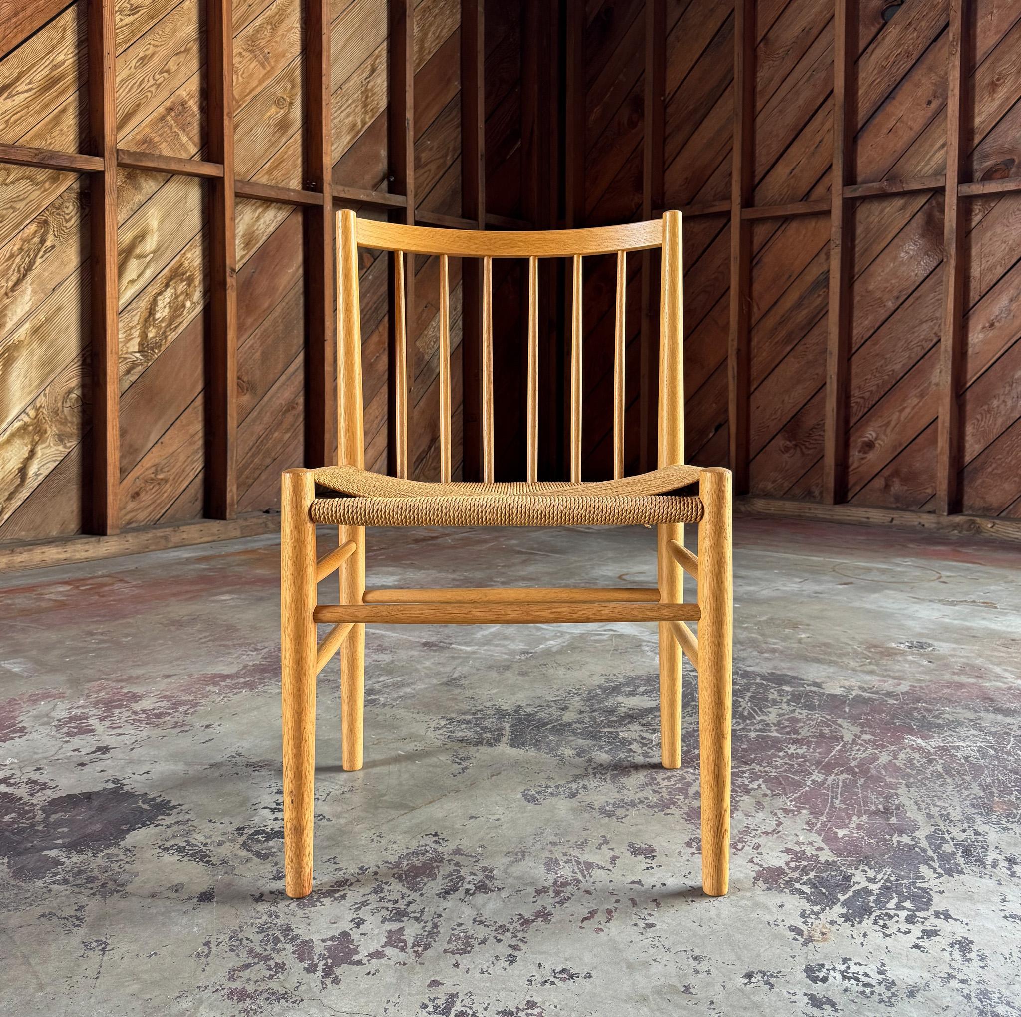 Danese Sedie con schienale a fuso in Oak di Jørgen Bækmark per FDB Møbler, Danimarca, 1960 ca. in vendita