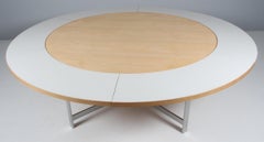 Mesa de comedor Jørgen Høj de roble y acero. Con anillo de extensión