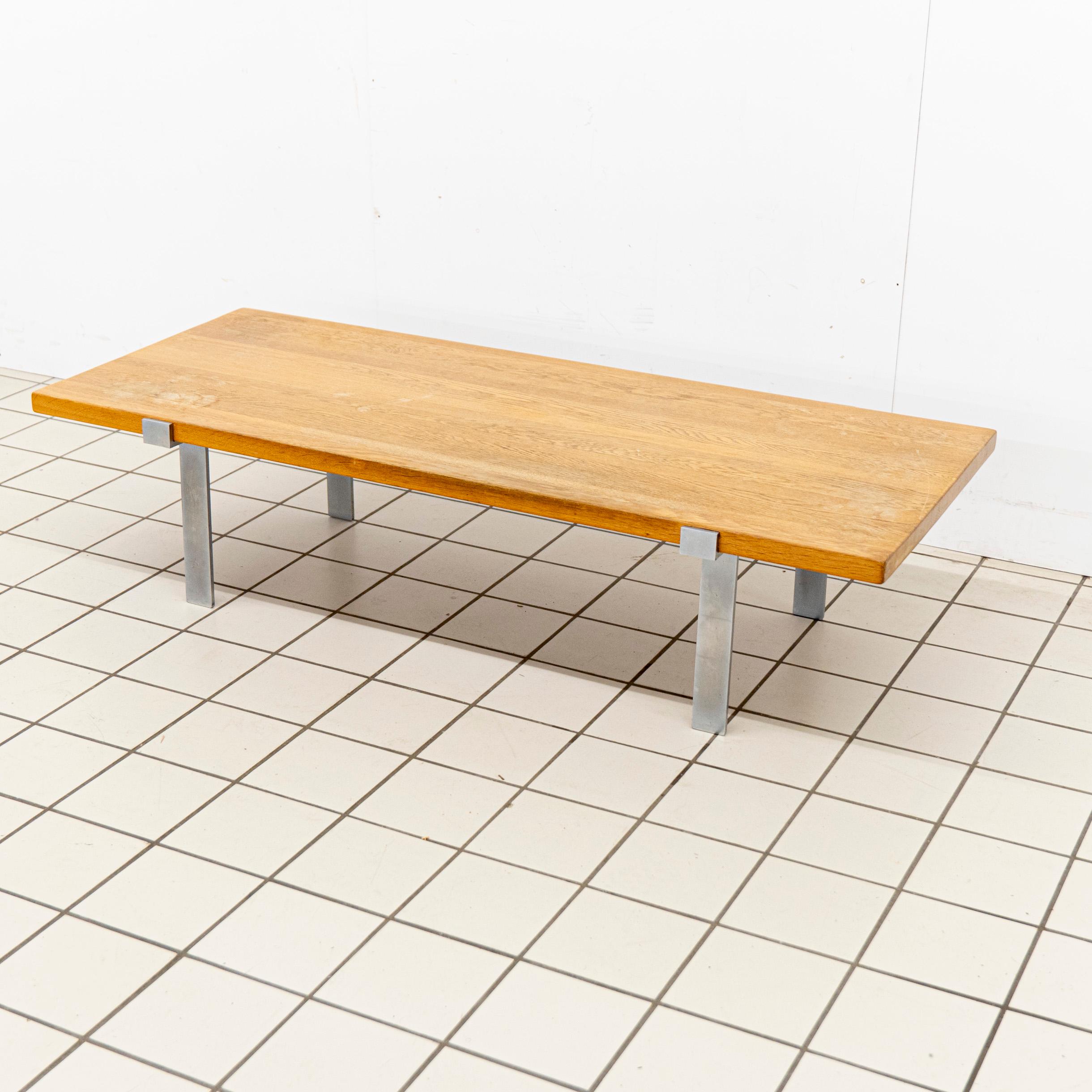 Jørgen Høj per Niels Vitsøe Tavolino lungo in Oak e acciaio In condizioni buone in vendita a AMSTELVEEN, NL