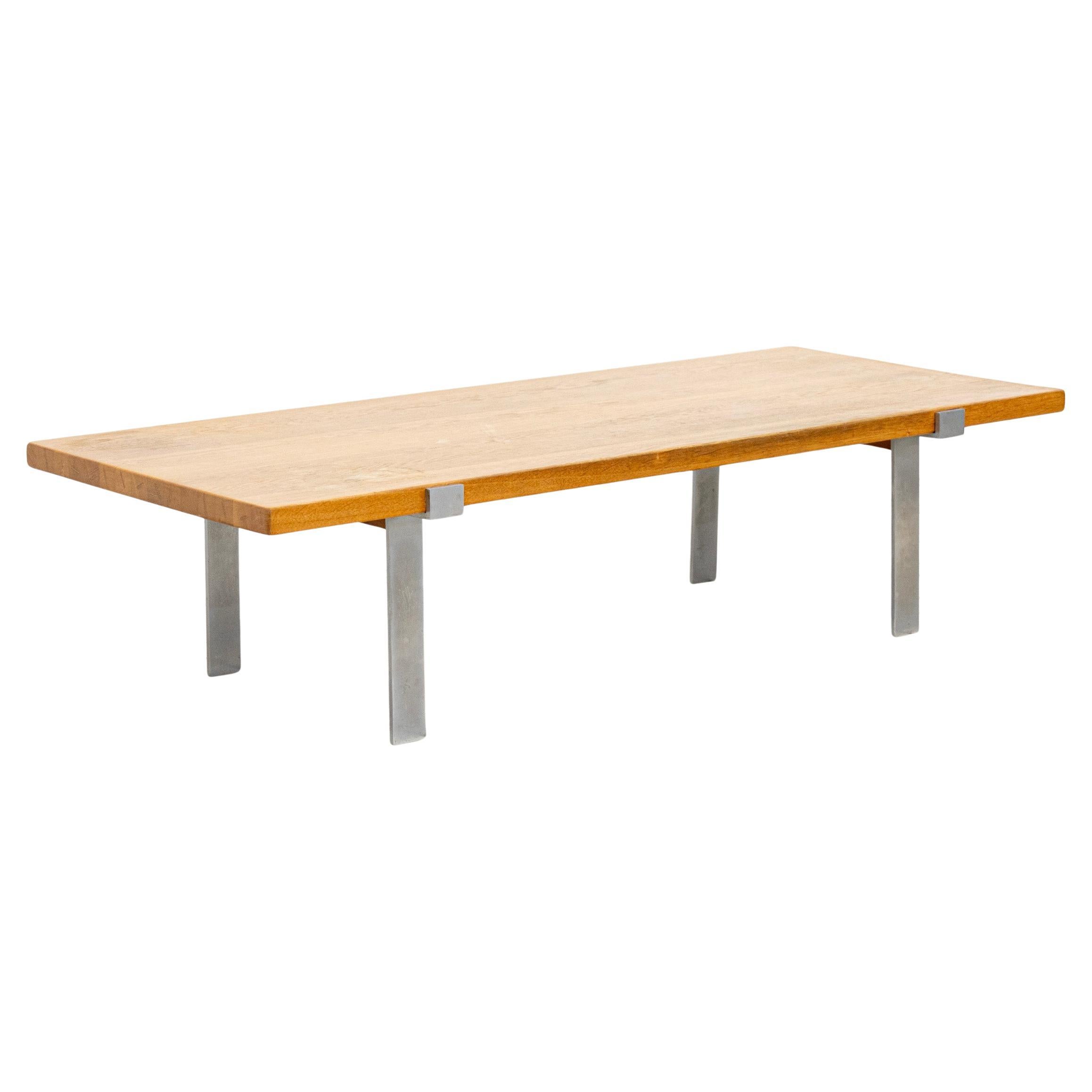 Jørgen Høj pour Niels Vitsøe Table basse longue en chêne et acier