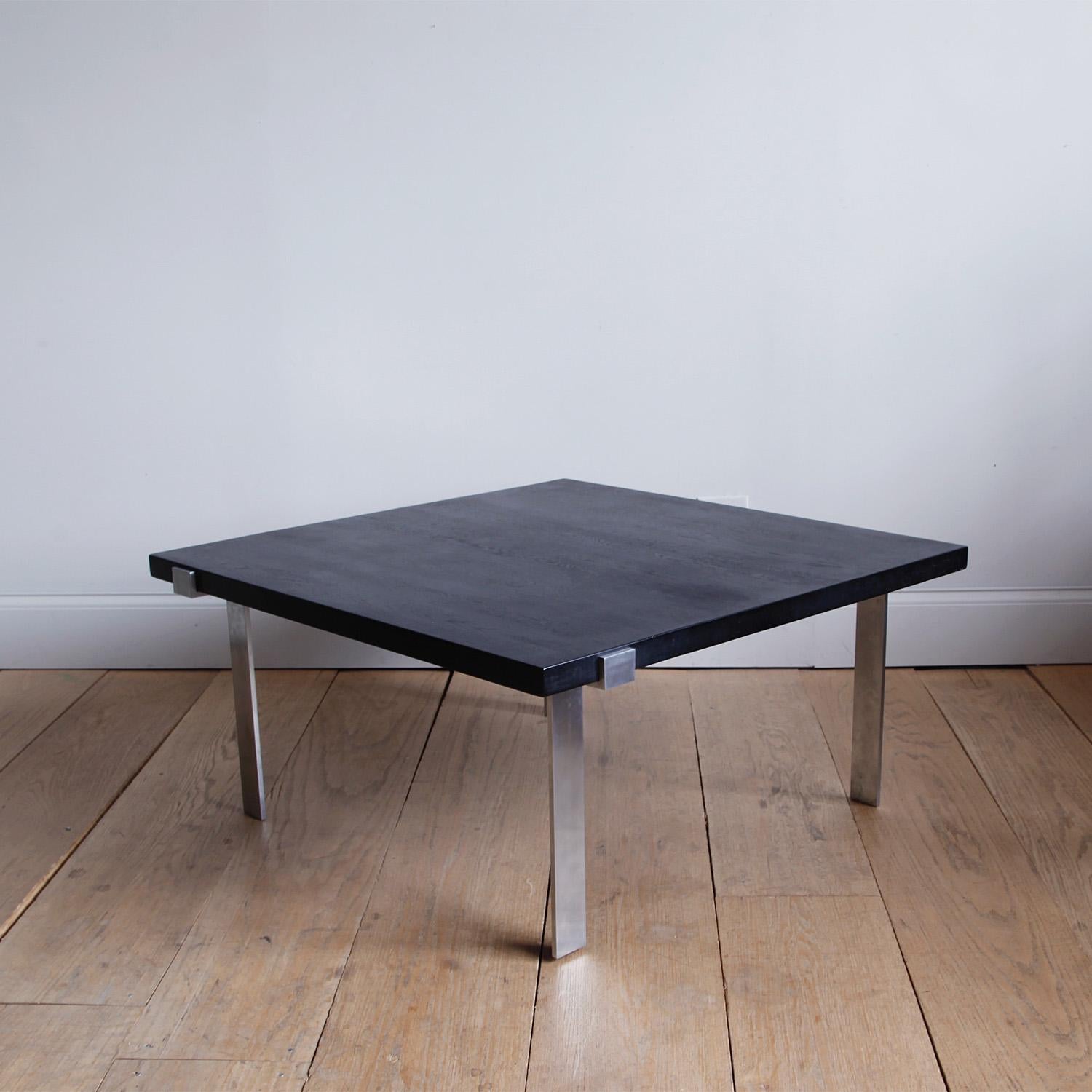 Mesa baja de acero y madera ebonizada Jørgen Høj Danés en venta