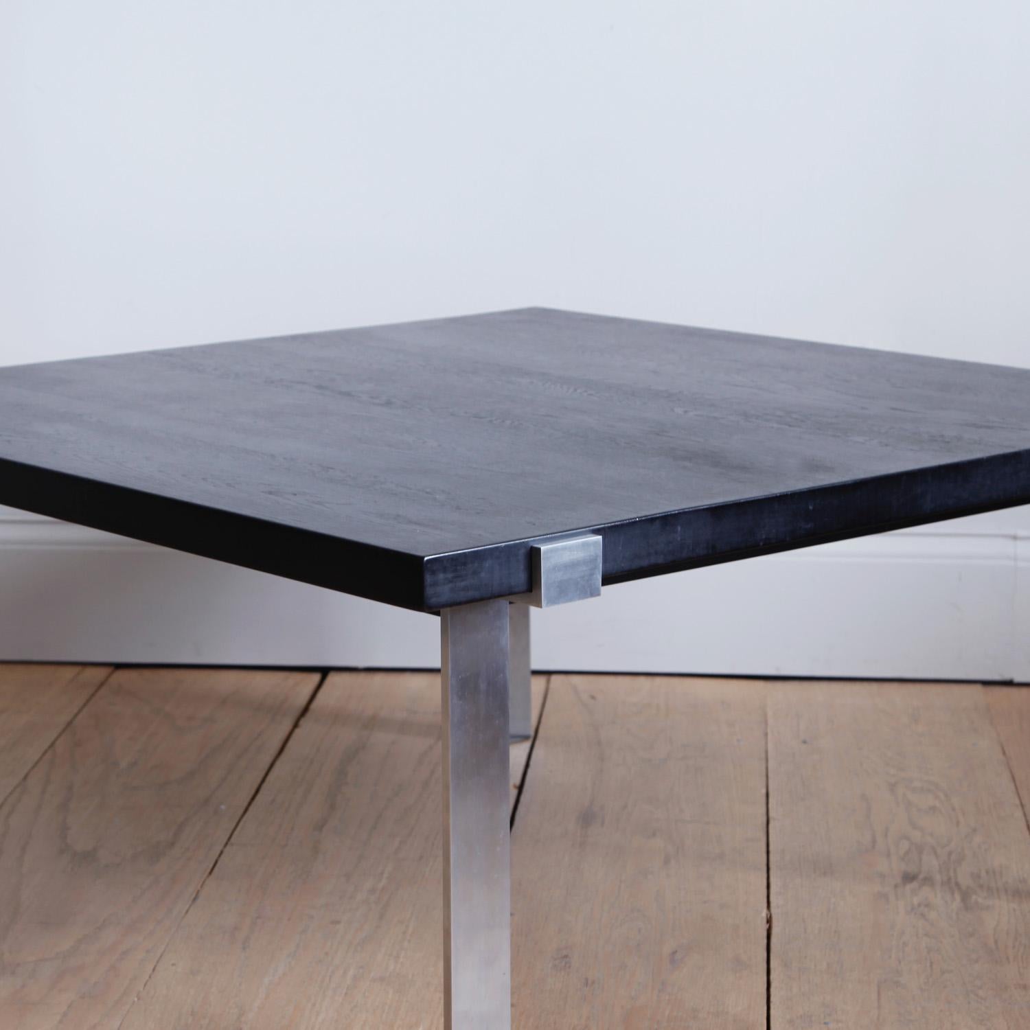 Mesa baja de acero y madera ebonizada Jørgen Høj en Bueno estado para la venta en Long Island City, NY