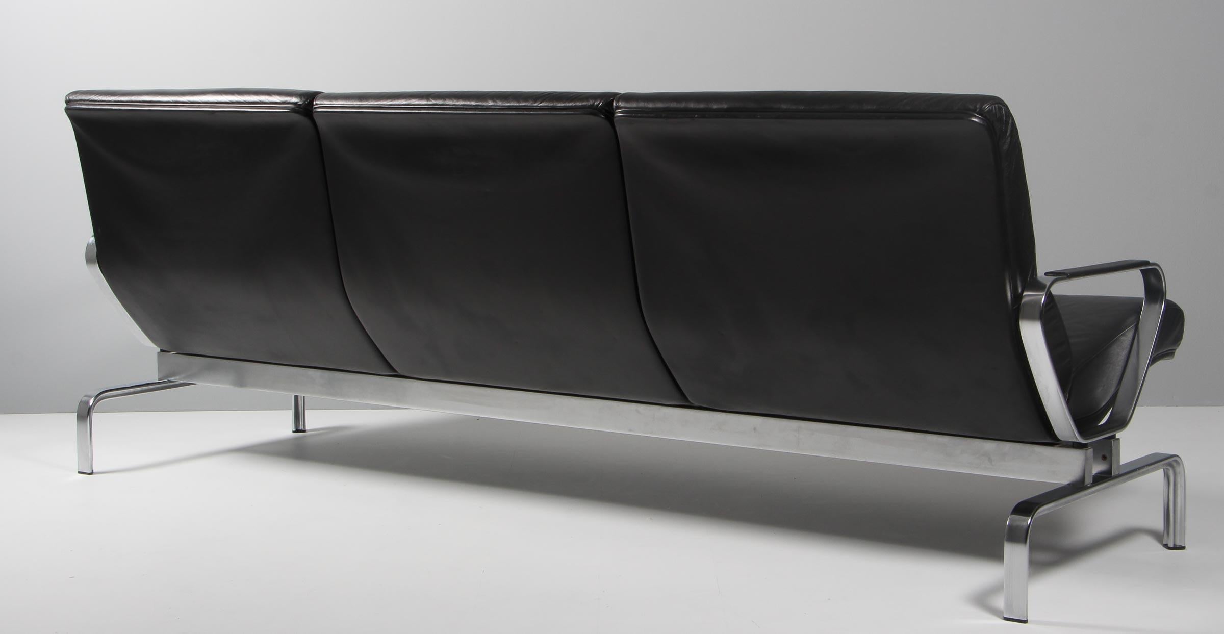 Jørgen Kastholm three seat sofa of black leather.

Frame of brushed steel.

Made by Unica.