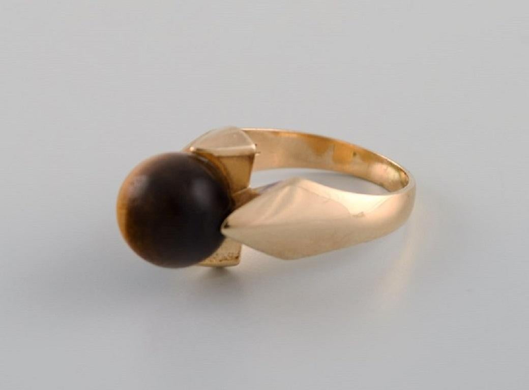 Modern Jørgen Larsen, Vintage Ring in 14 Carat Gold Adorned with Tiger's Eye