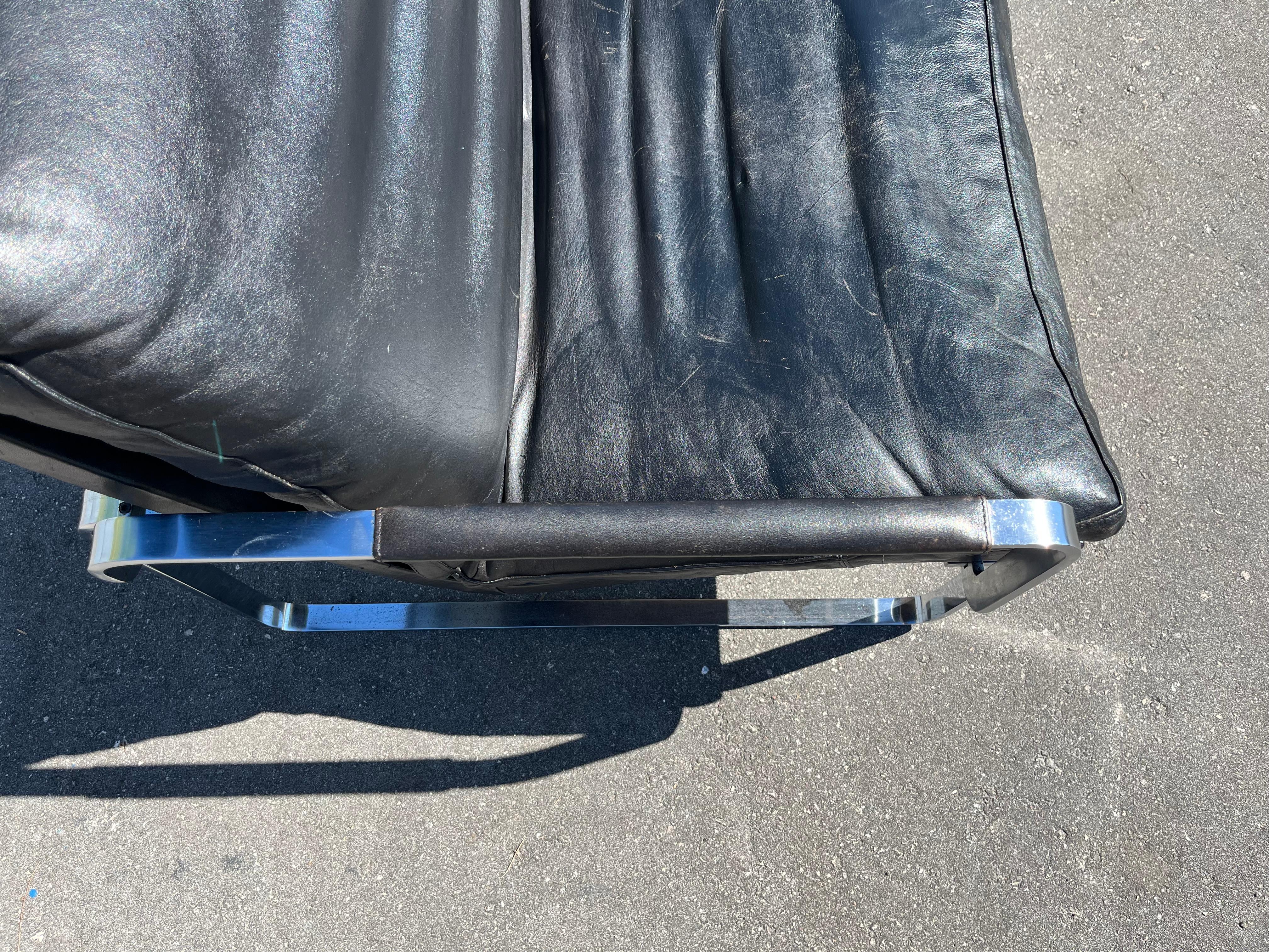 Jørgen Lund & Ole Larsen Loungesessel-Paar aus schwarzem Leder im Angebot 12