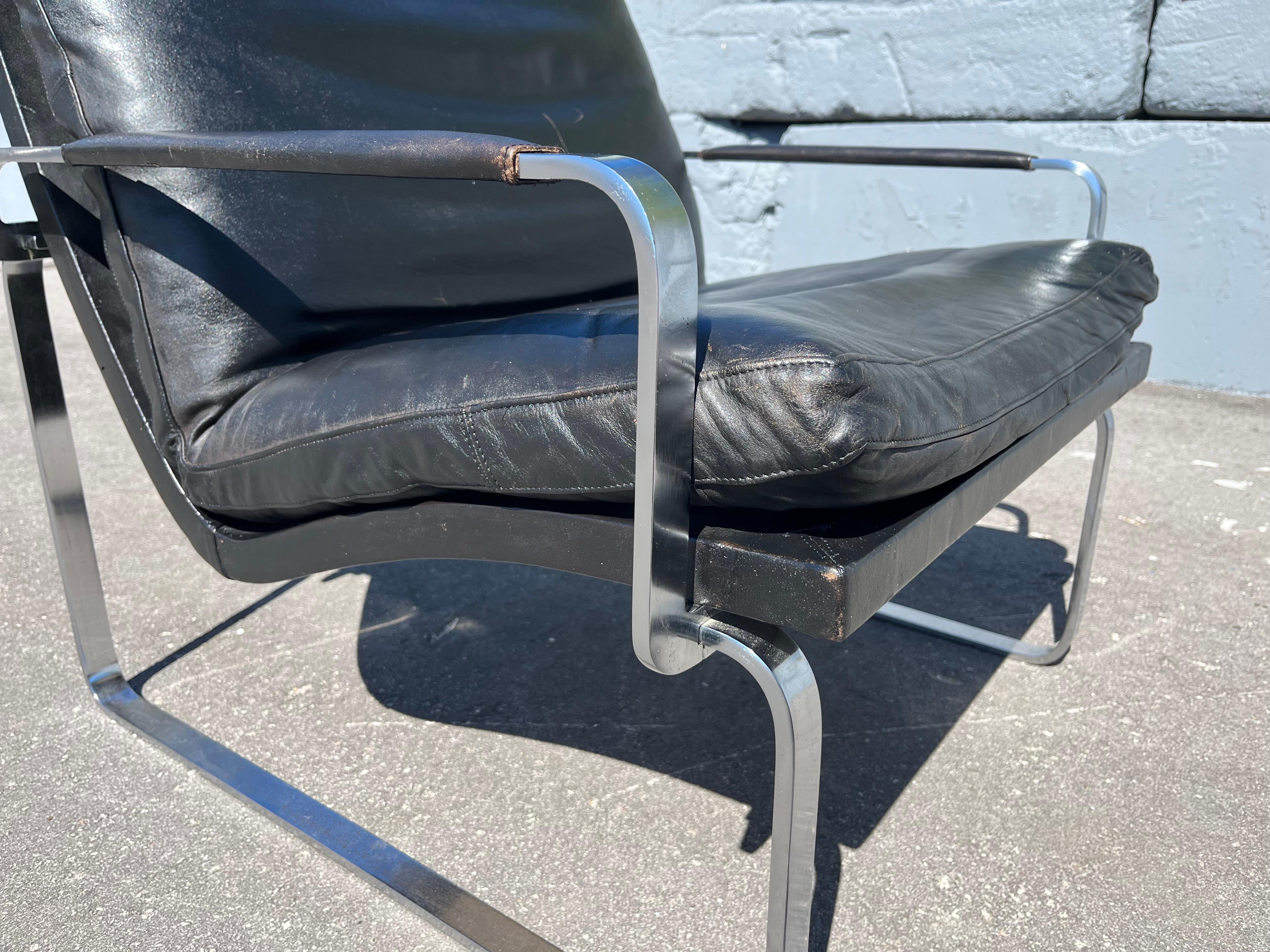 Jørgen Lund & Ole Larsen Loungesessel-Paar aus schwarzem Leder (Dänisch) im Angebot