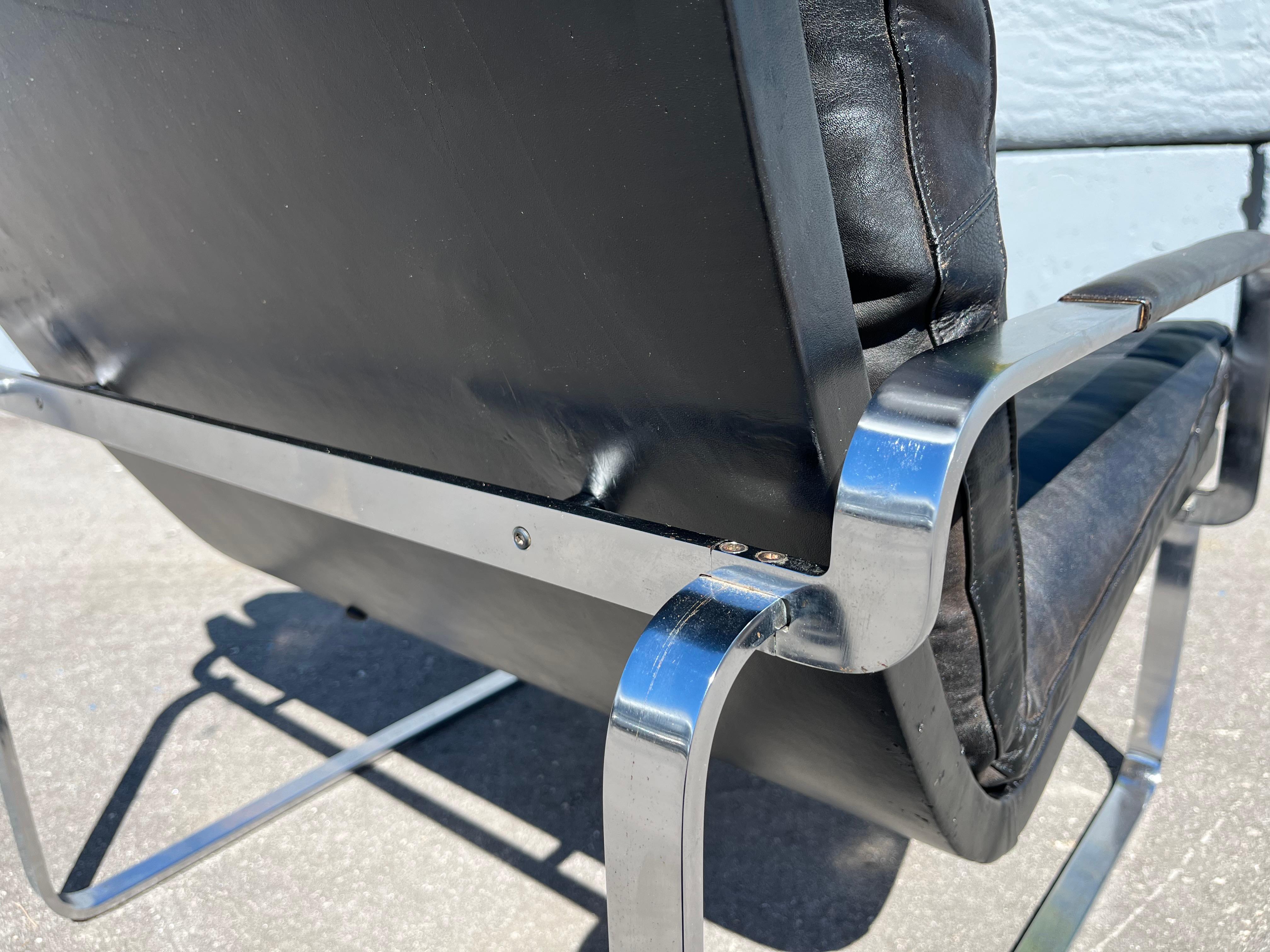 Jørgen Lund & Ole Larsen Loungesessel-Paar aus schwarzem Leder im Zustand „Gut“ im Angebot in Miami, FL