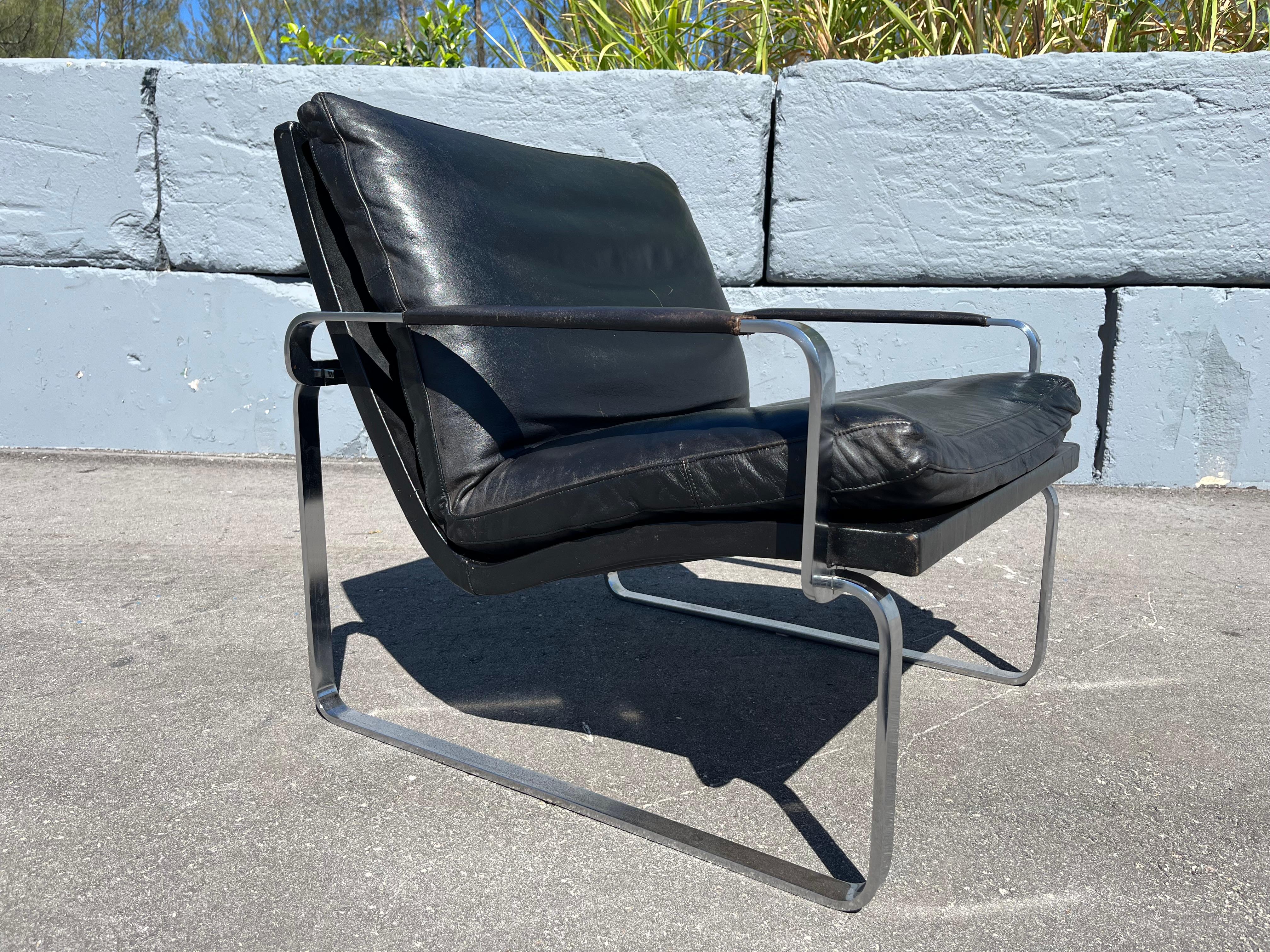 Jørgen Lund & Ole Larsen Loungesessel-Paar aus schwarzem Leder (Stahl) im Angebot