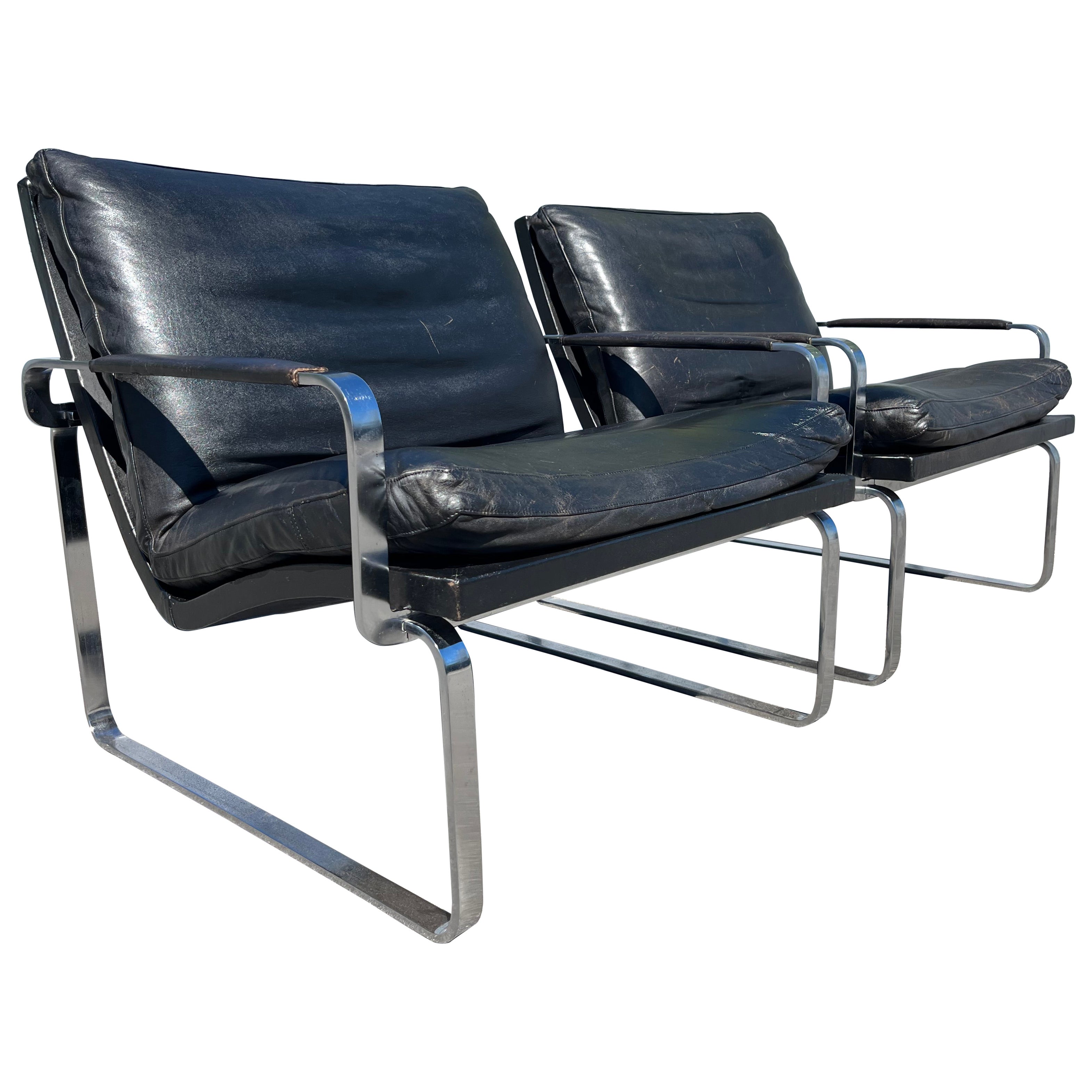 Jørgen Lund & Ole Larsen Loungesessel-Paar aus schwarzem Leder im Angebot