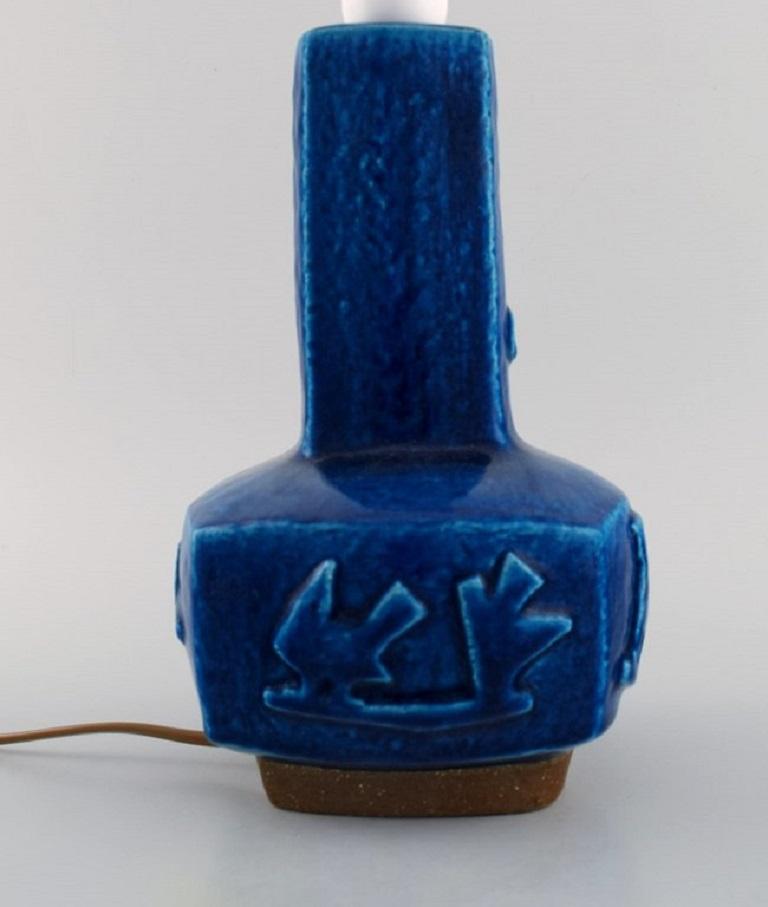Jørgen Mogensen for Royal Copenhagen. Table lamp in blue-glazed stoneware with animals in relief. 
Mid-20th century.
Measures: 23.5 x 15 cm (ex. socket).
In excellent condition.
Stamped.