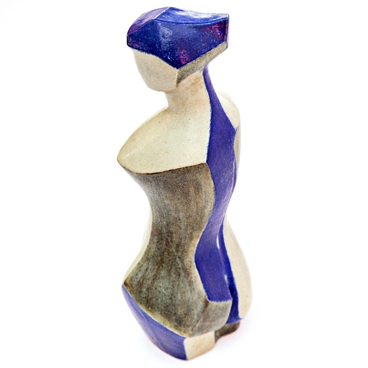 Jørgen Mogensen, danés 1922-2004

Rara y única escultura de estilo cubista creada por Jørgen Mogensen para Royal Copenhagen.
La escultura mide 81 cm de alto y representa a una mujer desnuda, realizada en gres con un esmalte de elegantes tonos