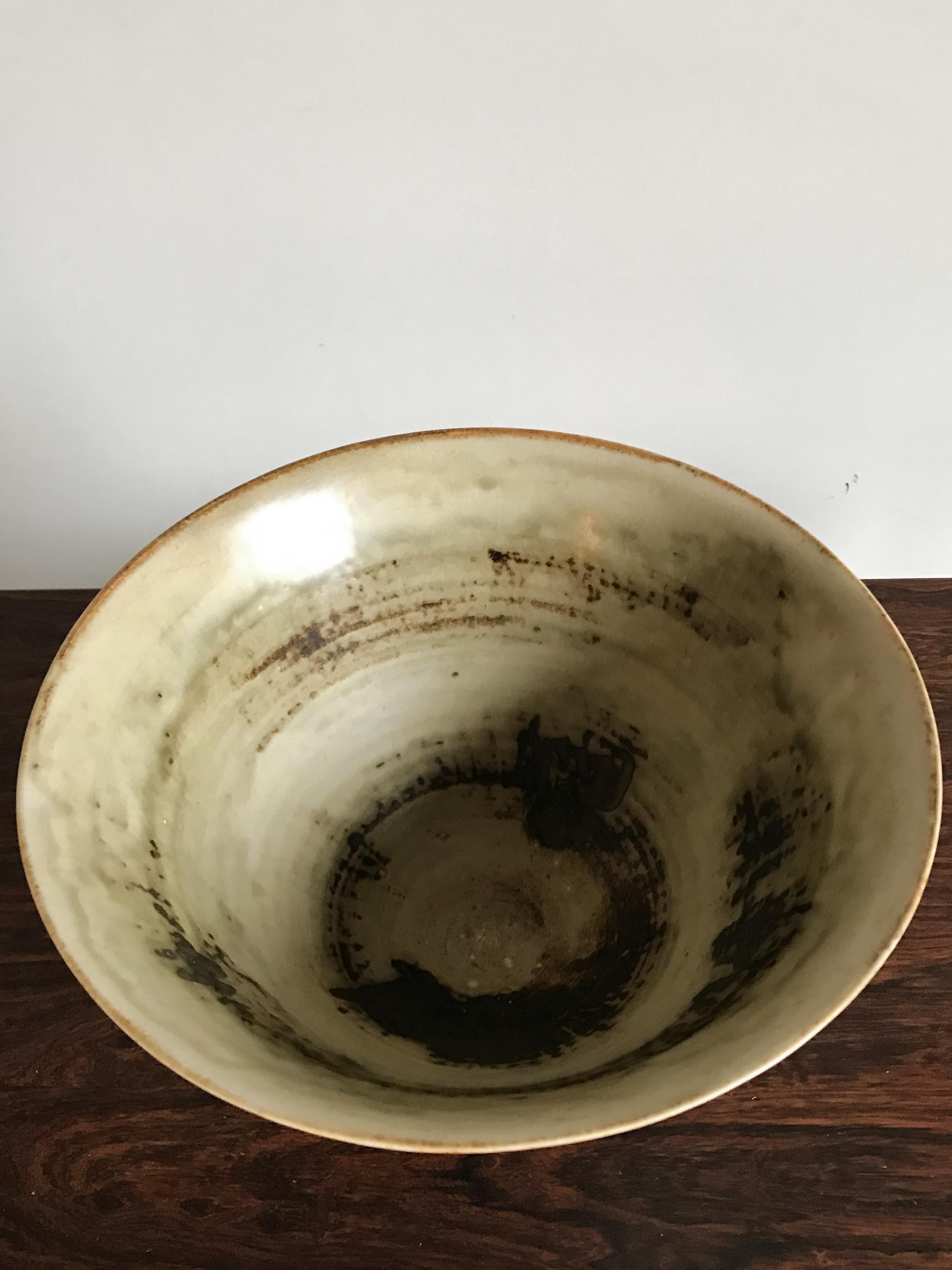 Scandinavian ceramic bowl centerpieces designed by Danish artist Jørgen Mogensen for Royal Copenhagen, 1960s.