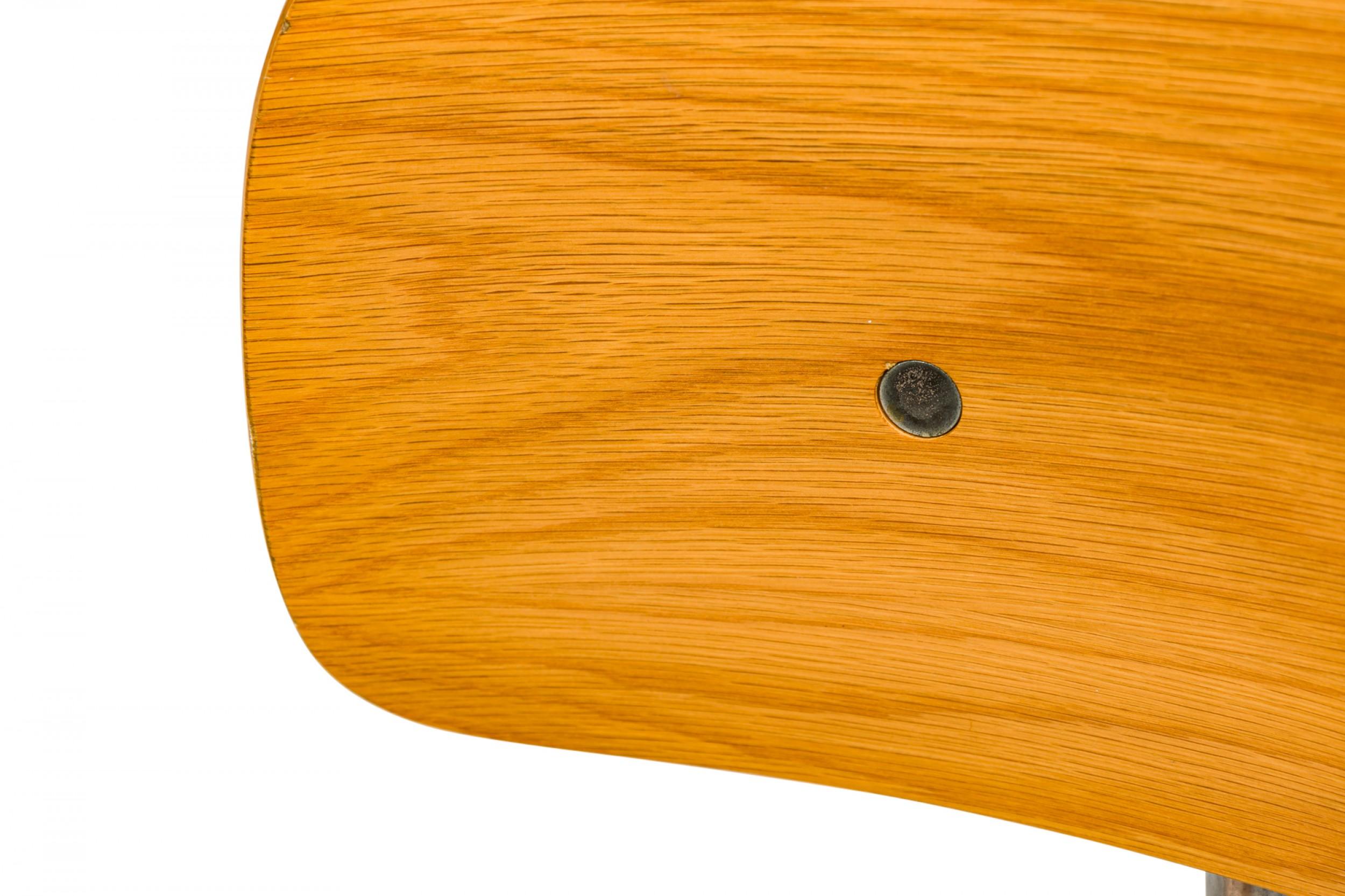 Jørgen Rasmussen for Kevi Danish Teak Bentwood Swiveling 'Task' Chair en vente 1