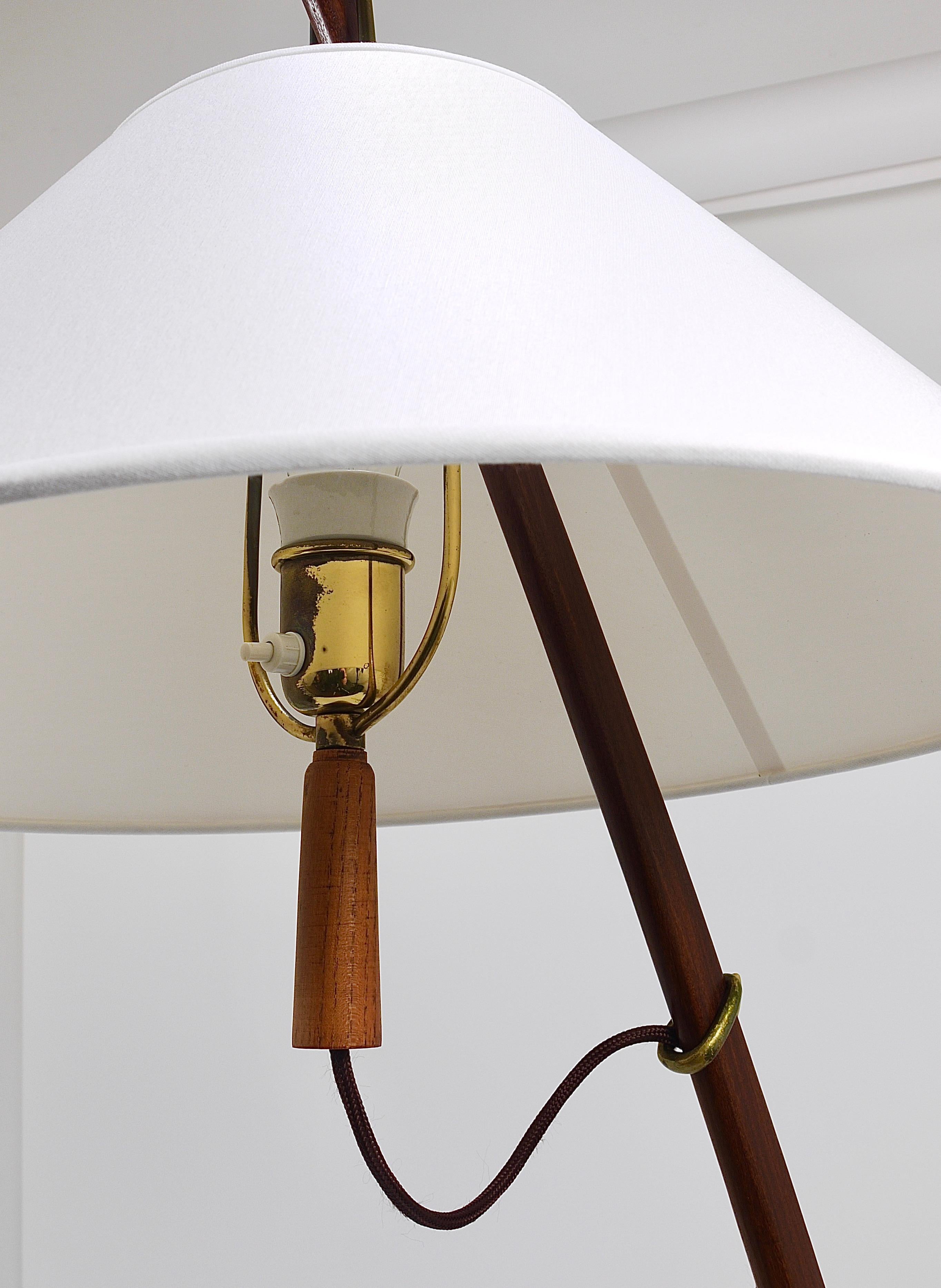 J.T. Kalmar 2x Dornstab Verstellbare Stehlampe, Messing, Nussbaum, Österreich, 1950er Jahre im Angebot 4