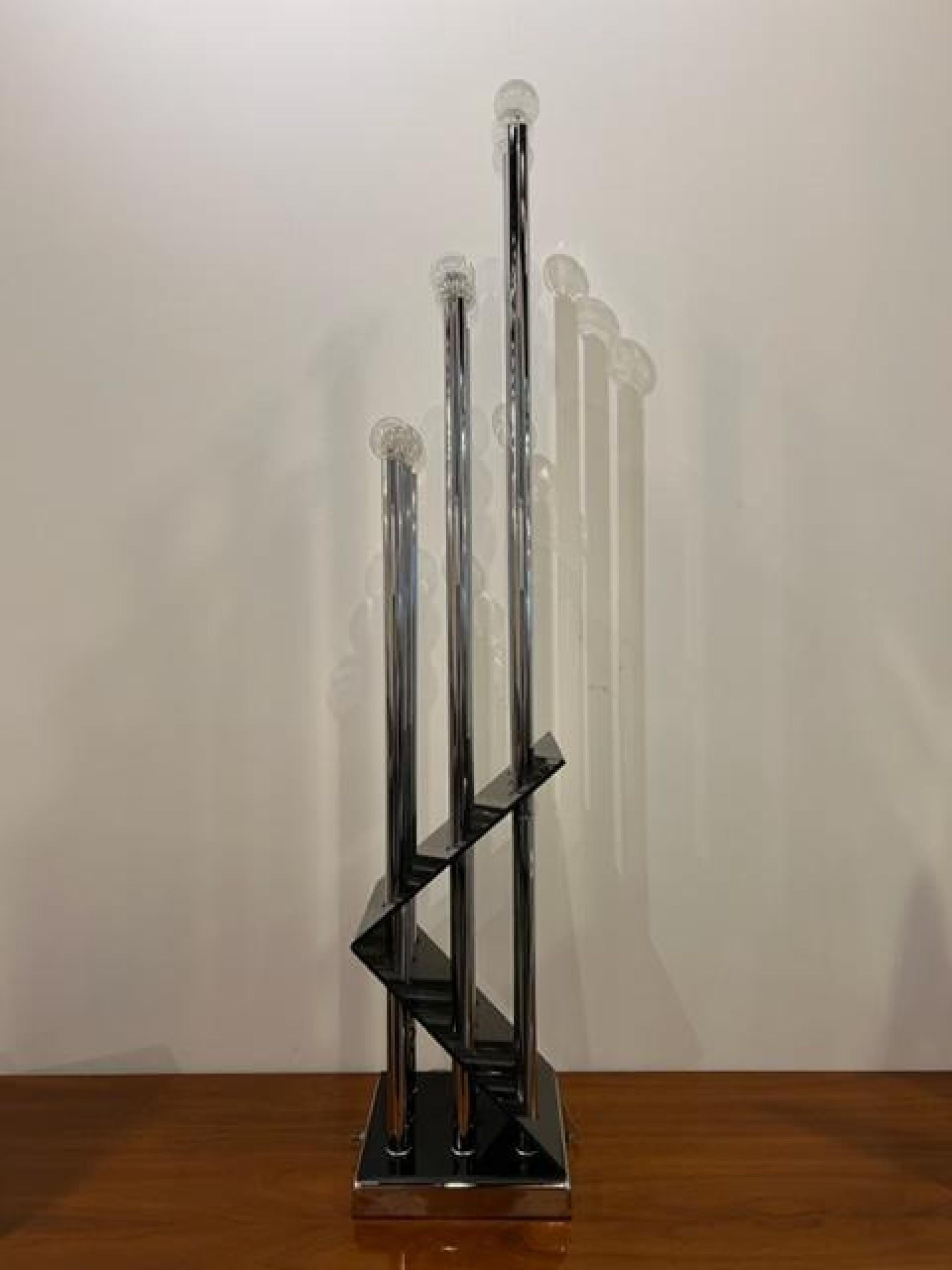 Mid-Century moderno J.T. Lampada Kalmar austriaca di metà secolo, grande, in cromo e lucite in vendita