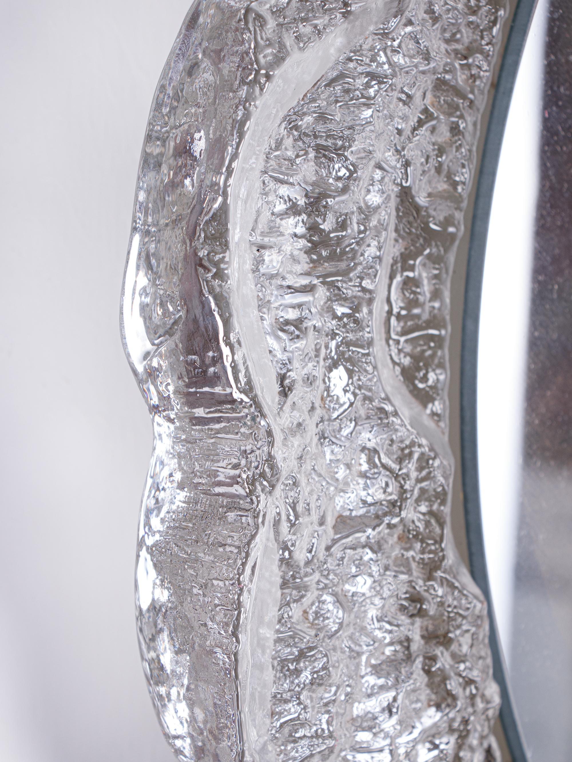 J.T. Murano-Eisglas- und Messing-Spiegel mit Rückenleuchte, Österreich 1960er Jahre (Mitte des 20. Jahrhunderts) im Angebot