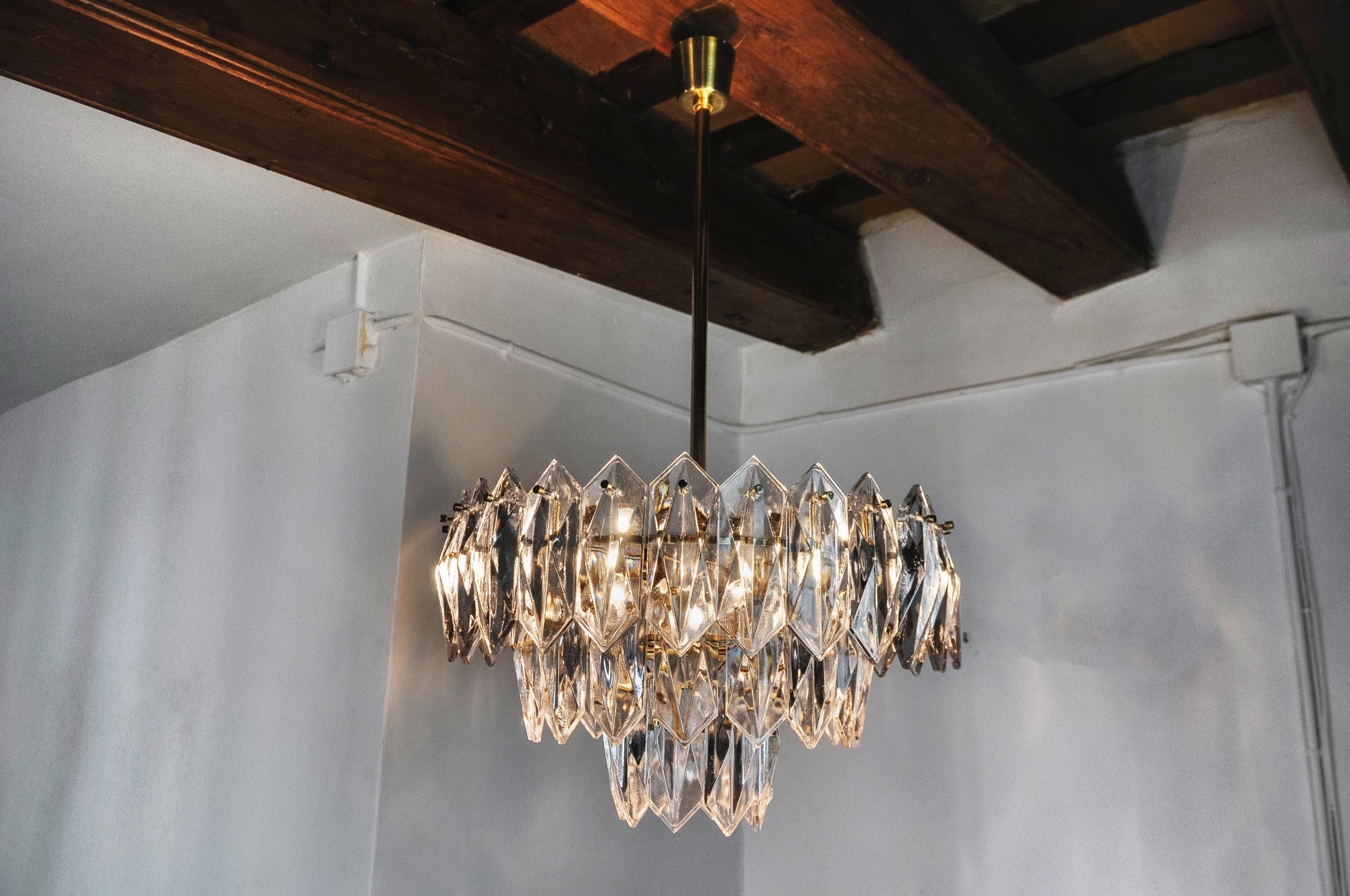 Superb and imposing glass chandelier designed and produced by j.t kalmar in austria in the 1970s.

Carved crystals spread over 3 levels of a gilded metal structure.

Unique piece will bring a real touch of design to your interior.

Verified