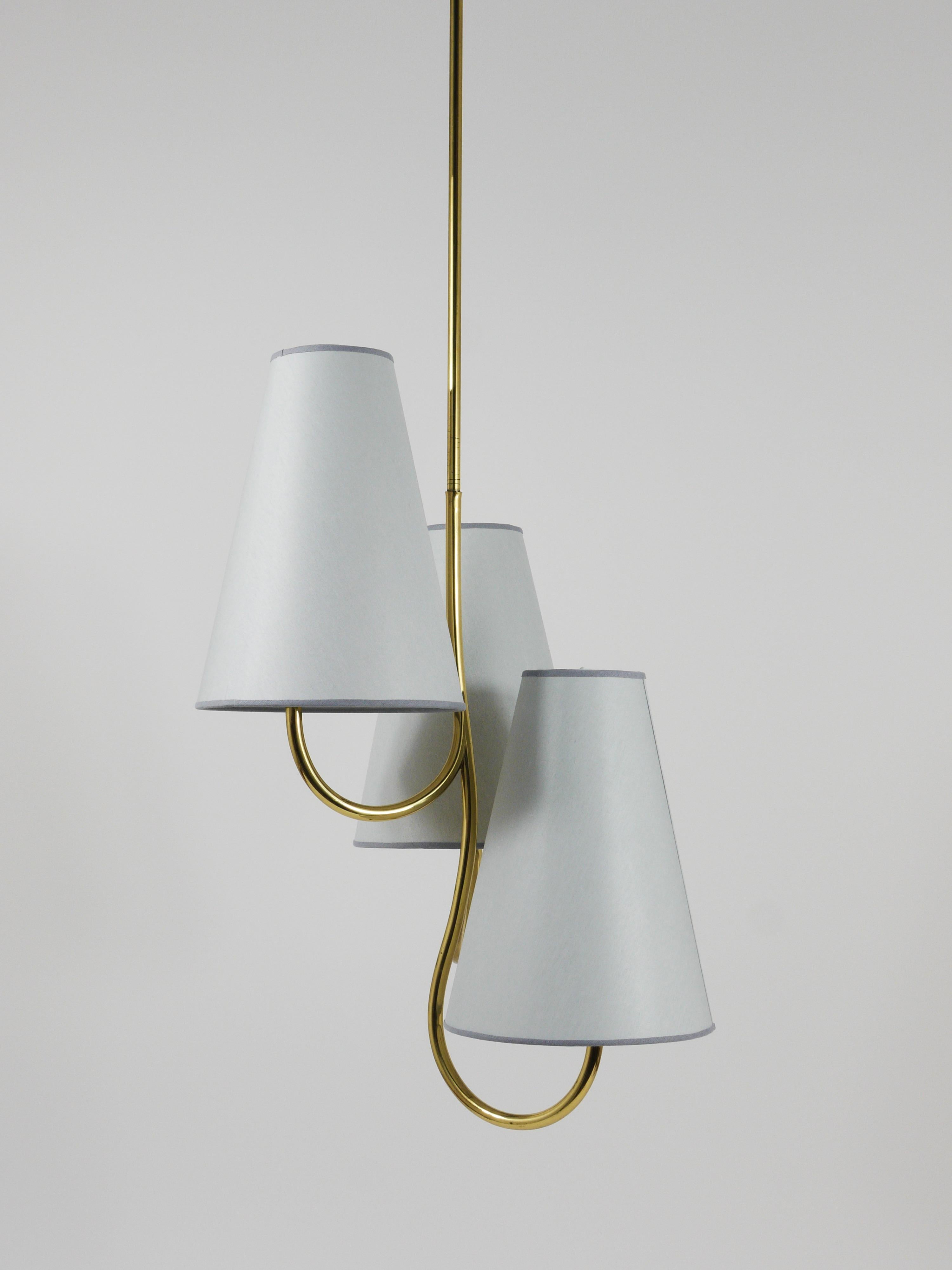 J.T. Kalmar Exquisite Curved Mid-Century Brass Chandelier, Vienna, 1940s For Sale 5