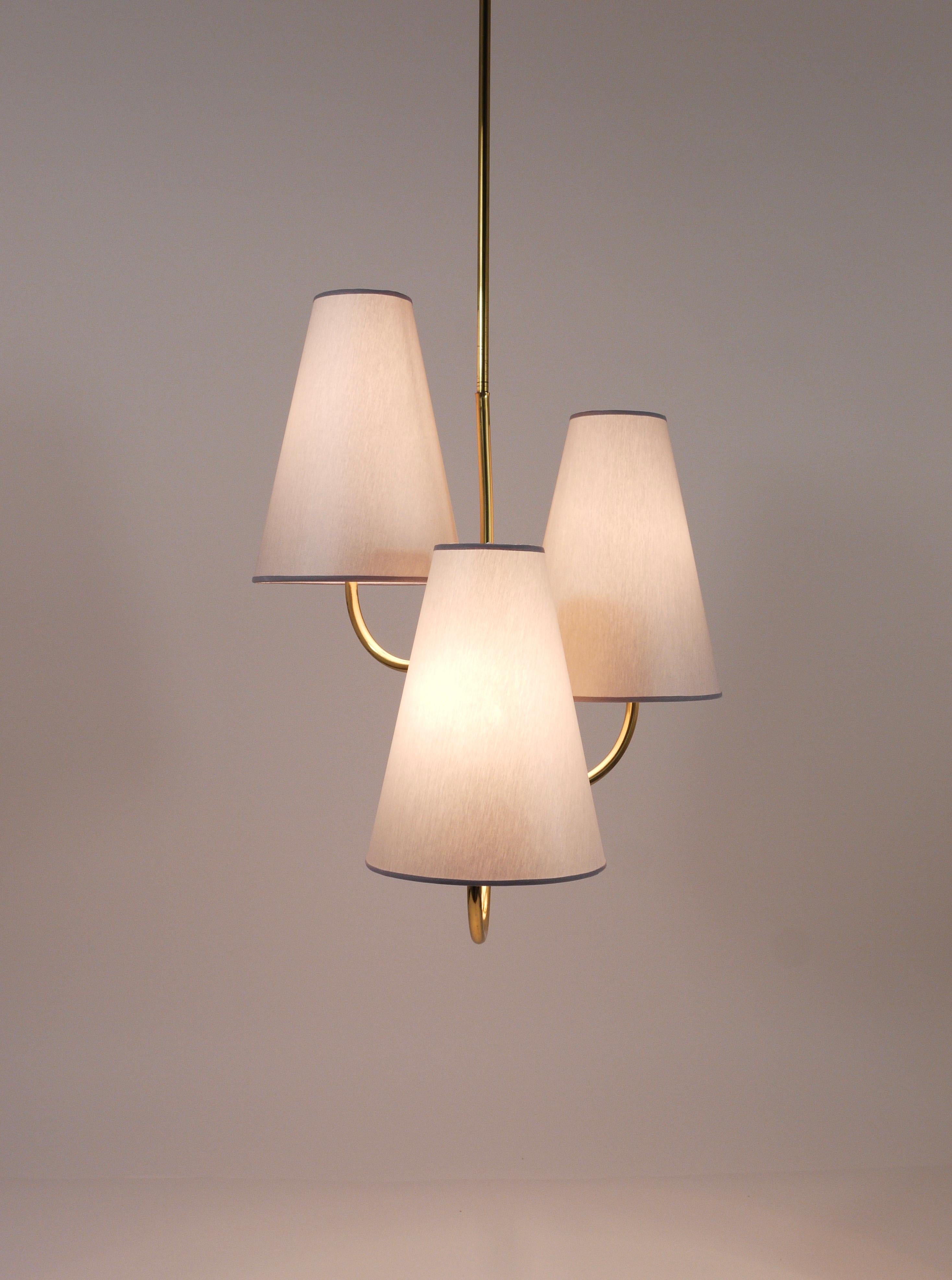 J.T. Kalmar Exquisite Curved Mid-Century Brass Chandelier, Vienna, 1940s For Sale 7