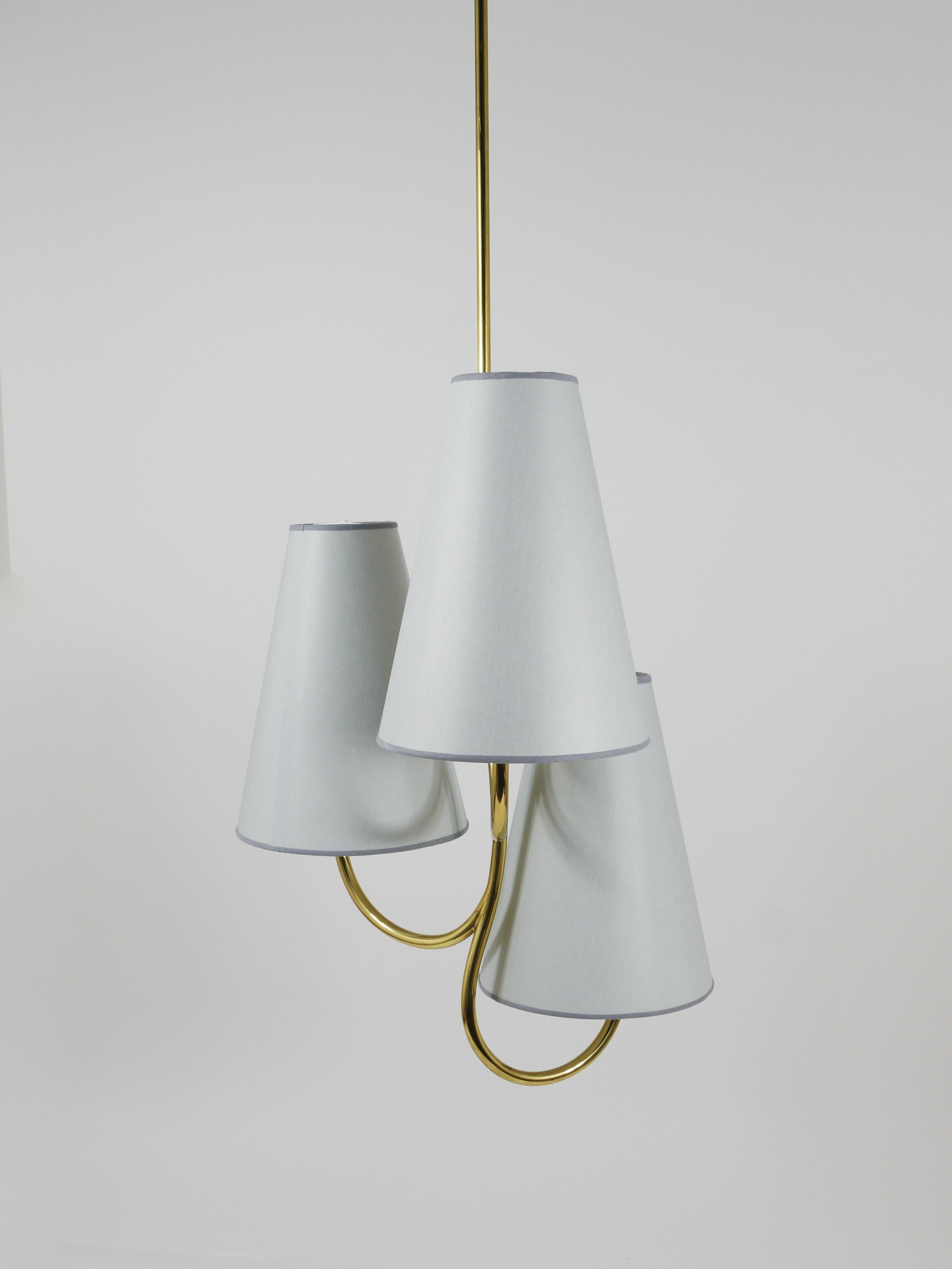 J.T. Kalmar Exquisite Curved Mid-Century Brass Chandelier, Vienna, 1940s For Sale 8