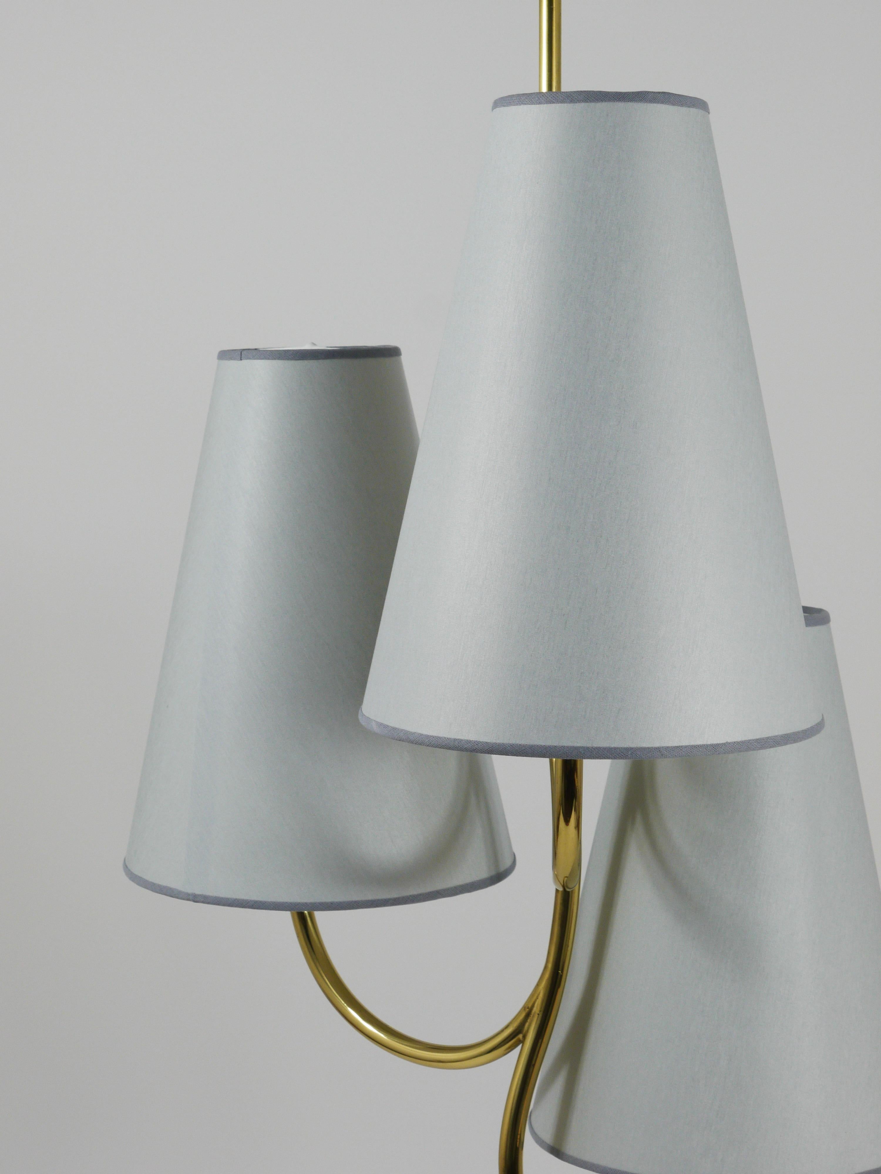 J.T. Kalmar Exquisite Curved Mid-Century Brass Chandelier, Vienna, 1940s For Sale 9