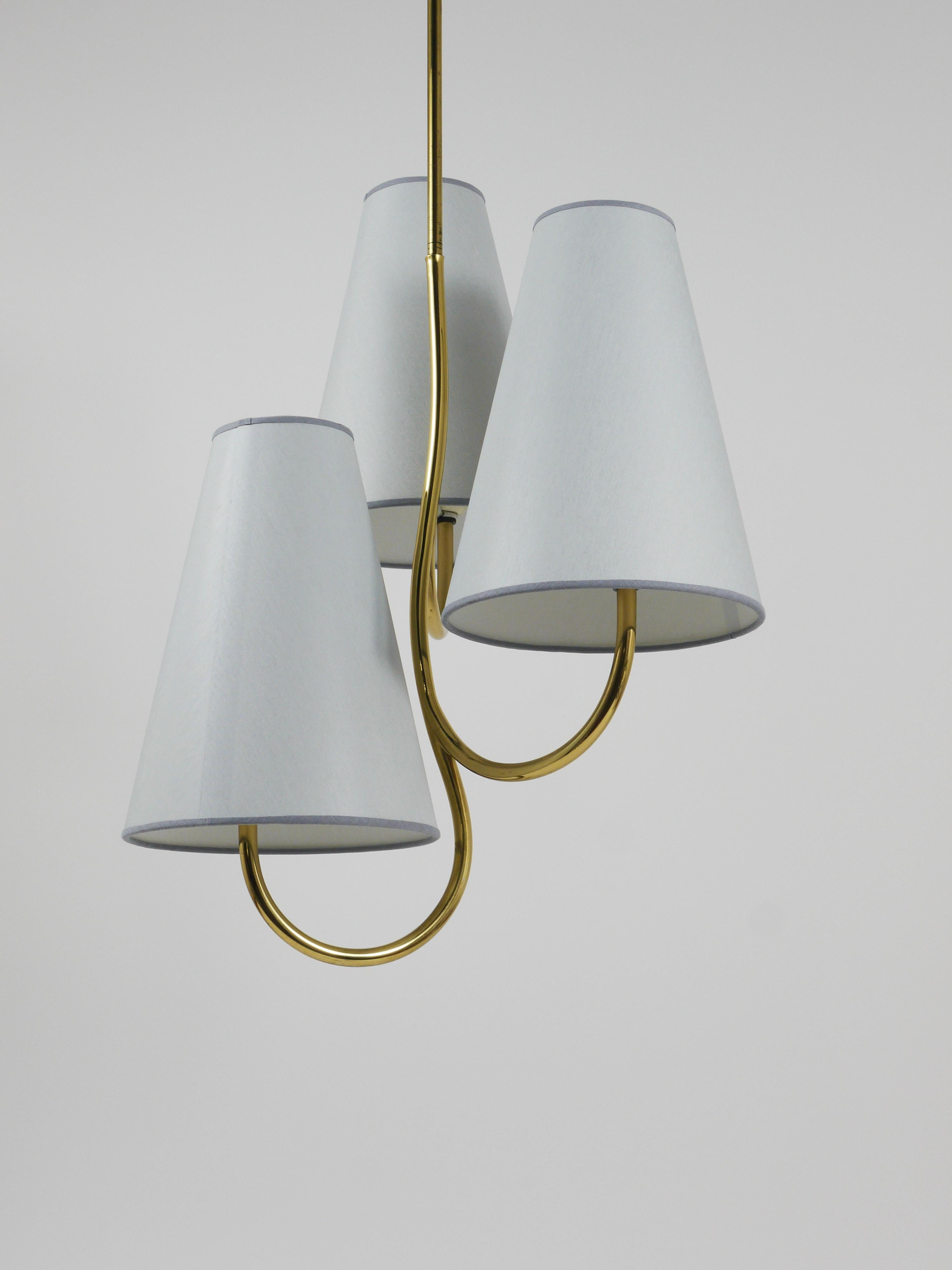 J.T. Kalmar Exquisite Curved Mid-Century Brass Chandelier, Vienna, 1940s For Sale 10