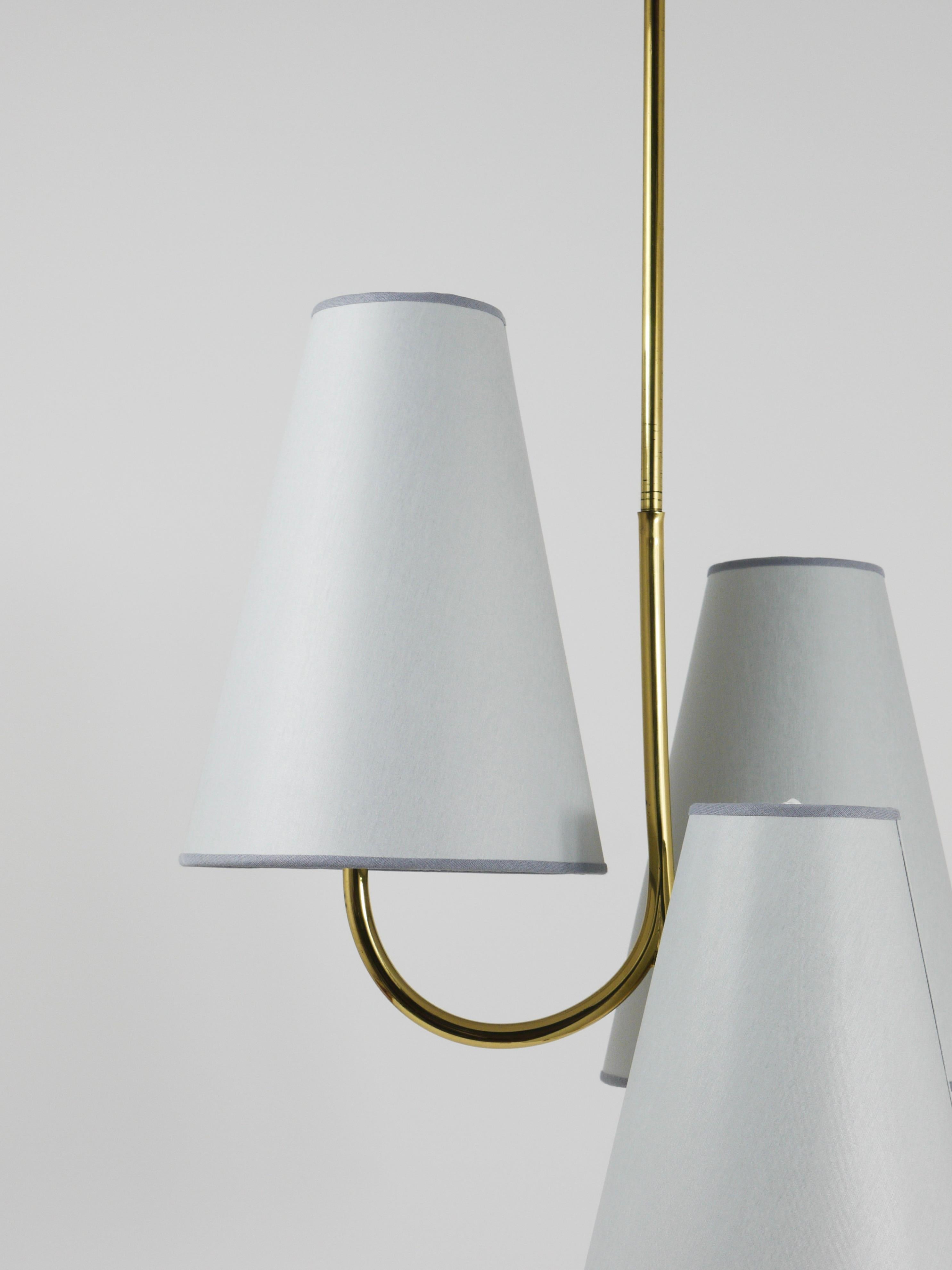 J.T. Kalmar Exquisite Curved Mid-Century Brass Chandelier, Vienna, 1940s For Sale 12