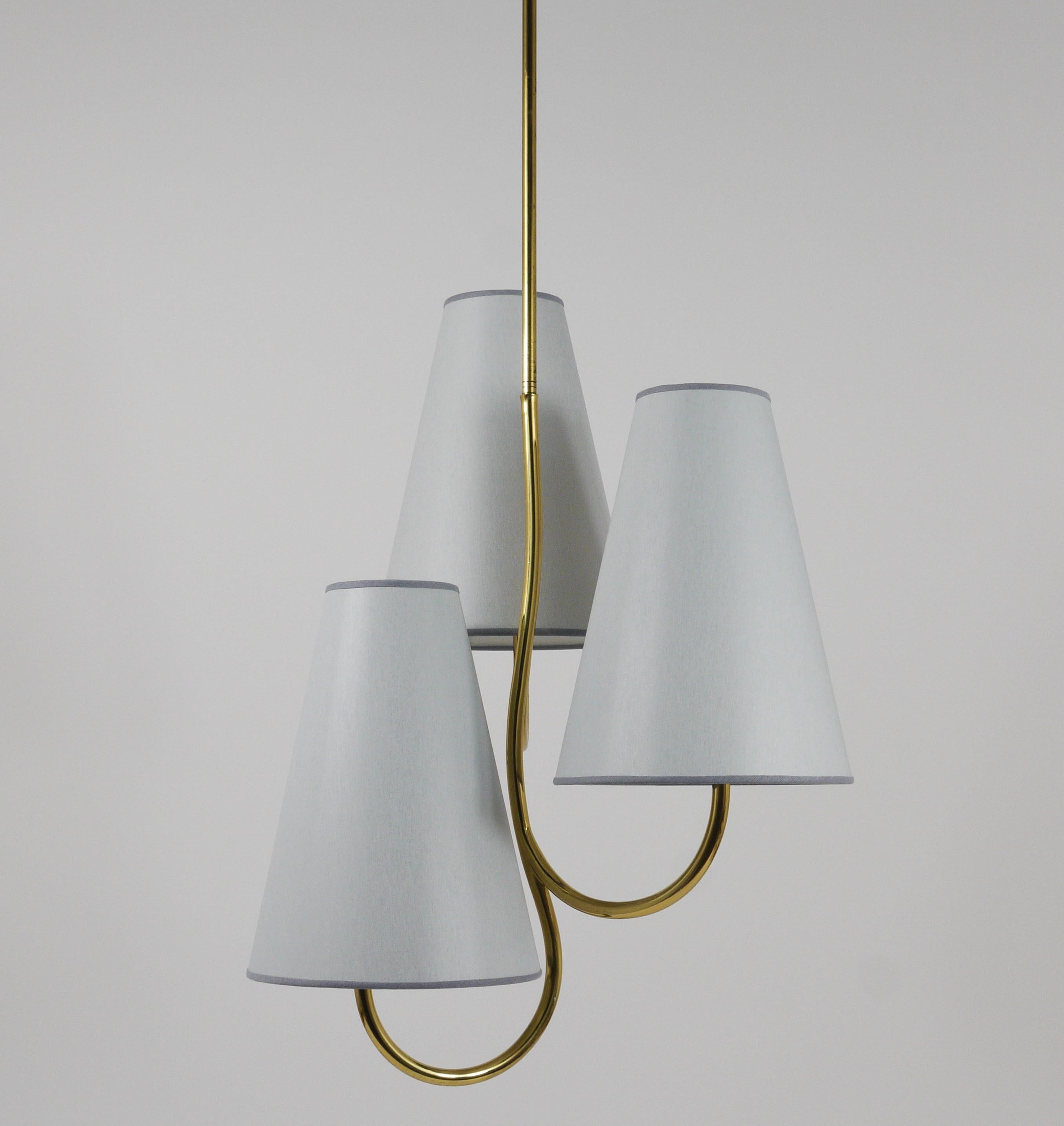 A beautifully curved and sculptural modernist brass chandelier with three arms, crafted by J.T. Kalmar in Vienna, Austria. This exquisite piece dates back to the 1940s or early 1950s and is attributed to Josef Frank for Svenskt Tenn. The chandelier