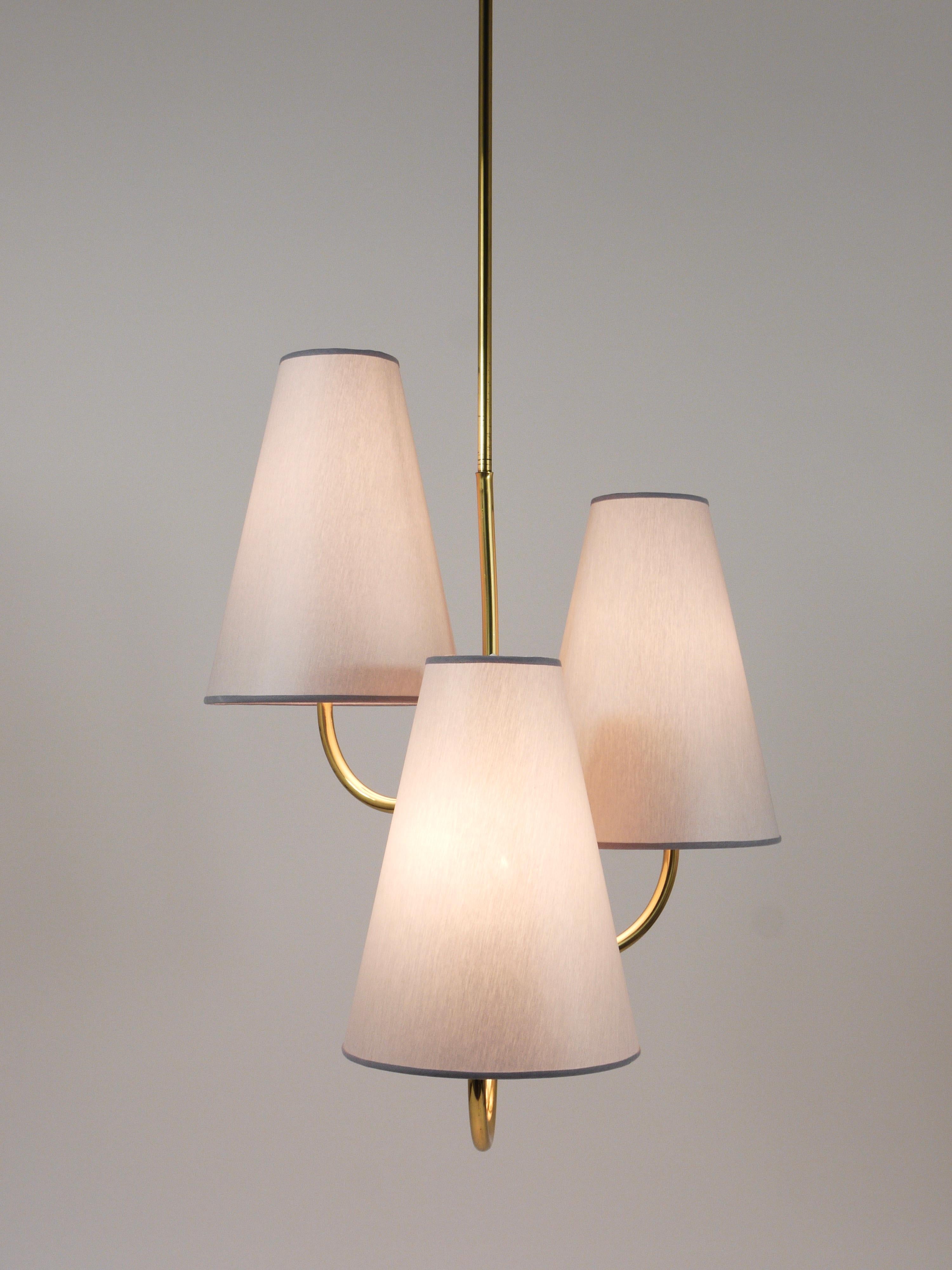Mid-Century Modern J.T. Kalmar Exquisite Curved Mid-Century Brass Chandelier, Vienna, 1940s For Sale
