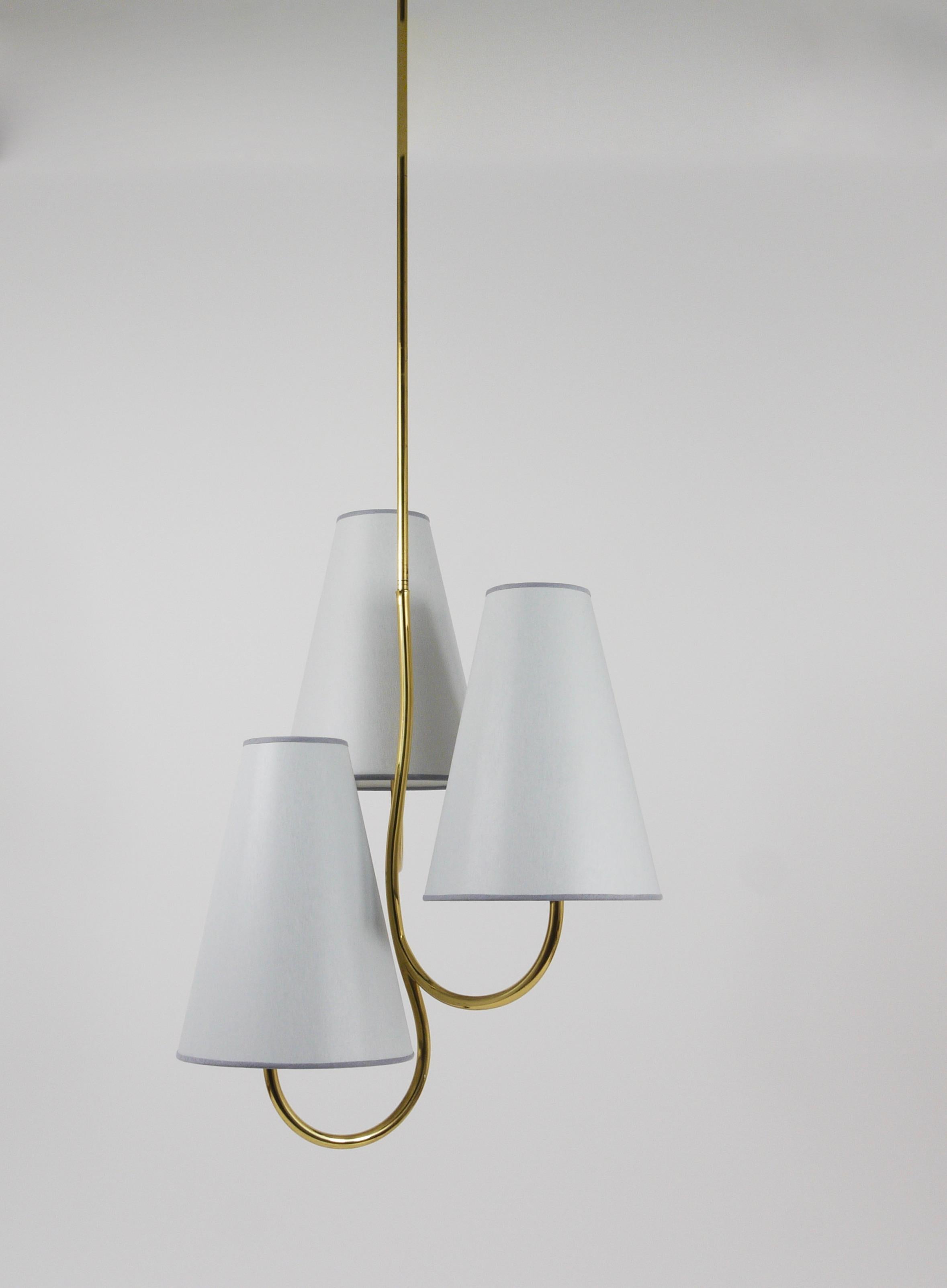 20th Century J.T. Kalmar Exquisite Curved Mid-Century Brass Chandelier, Vienna, 1940s For Sale