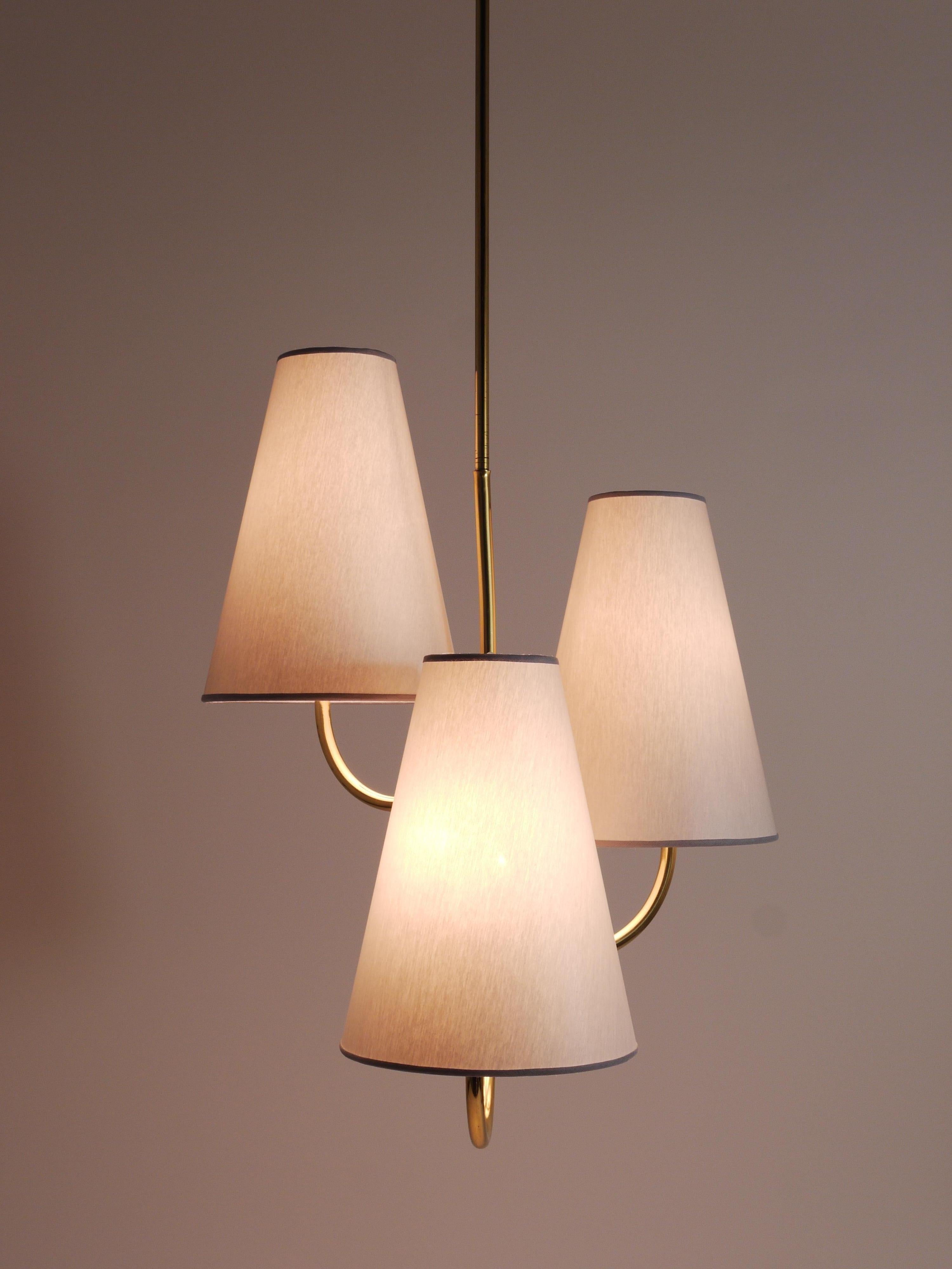 J.T. Kalmar Exquisite Curved Mid-Century Brass Chandelier, Vienna, 1940s For Sale 4