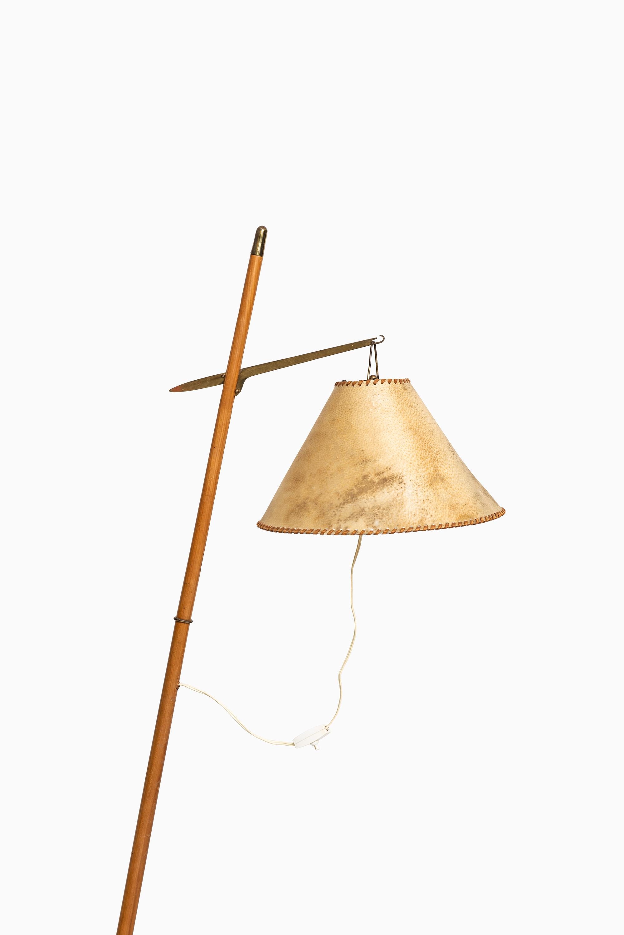 Sehr seltene Stehlampe, die J.T. Kalmar zugeschrieben wird. Wahrscheinlich von J.T. Kalmar in Österreich hergestellt.