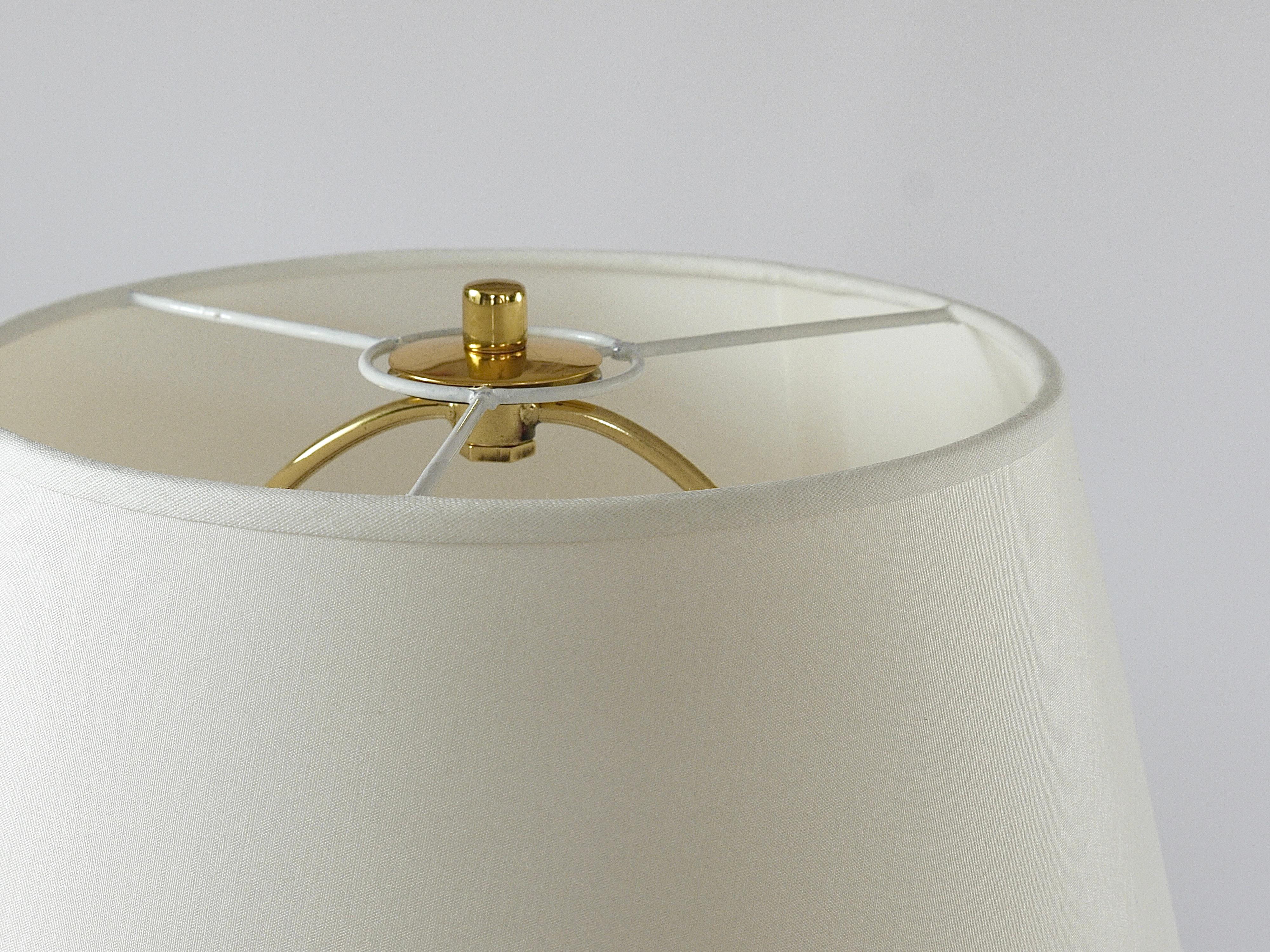 J.T. Lampada da terra Kalmar Micheline di metà secolo, base a treppiede in ottone, Austria, anni '50 in vendita 6