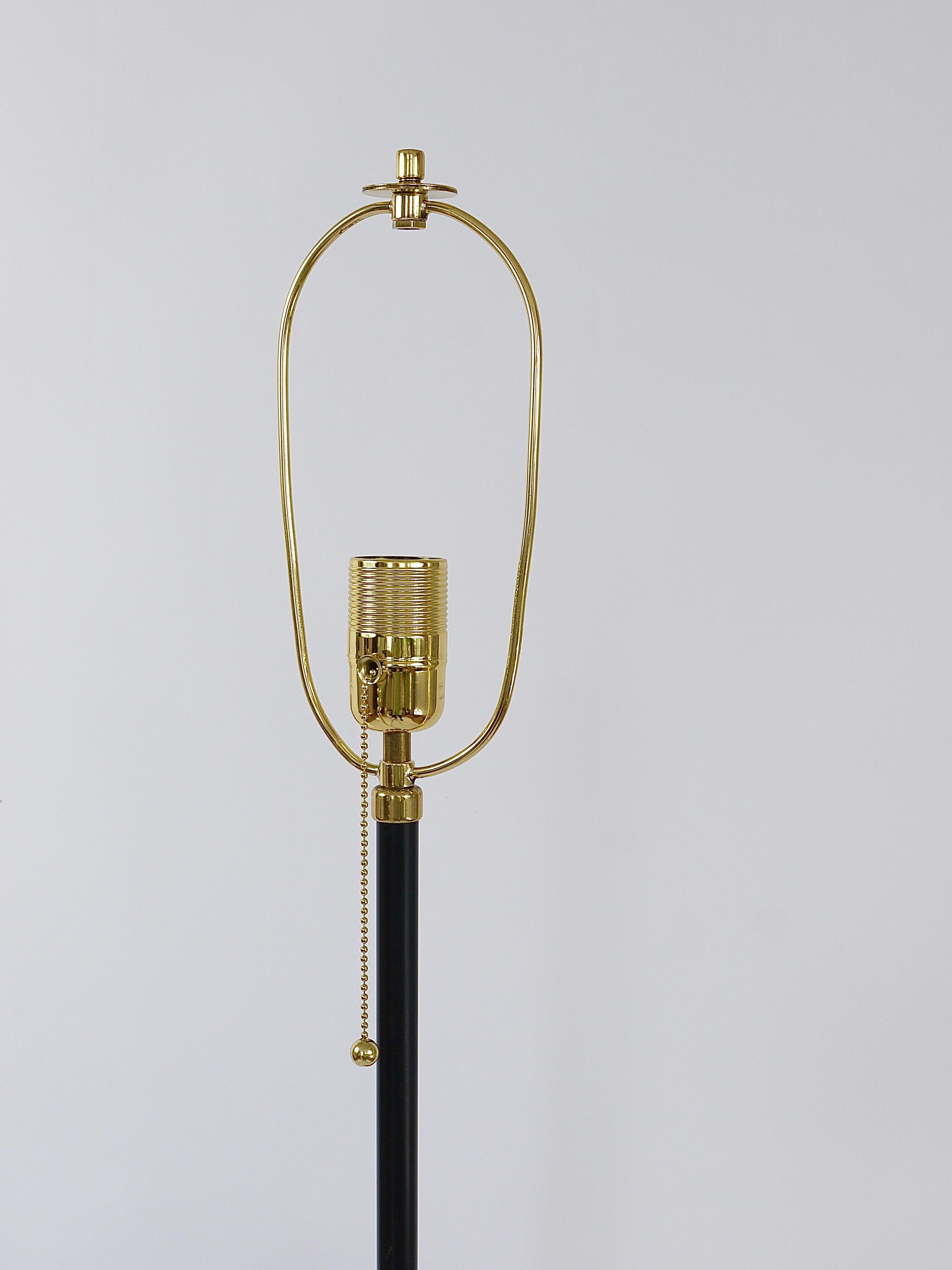 J.T. Lampada da terra Kalmar Micheline di metà secolo, base a treppiede in ottone, Austria, anni '50 in vendita 2