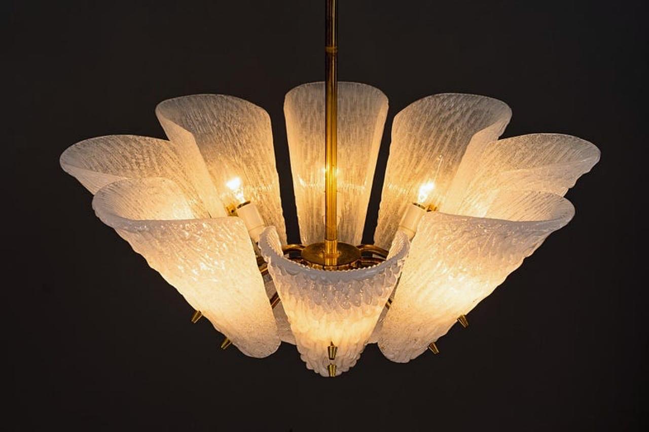 20th Century J.T. Kalmar Mid-Century Modern Milk Glass Leaf Chandelier, Austria, 1950s For Sale
