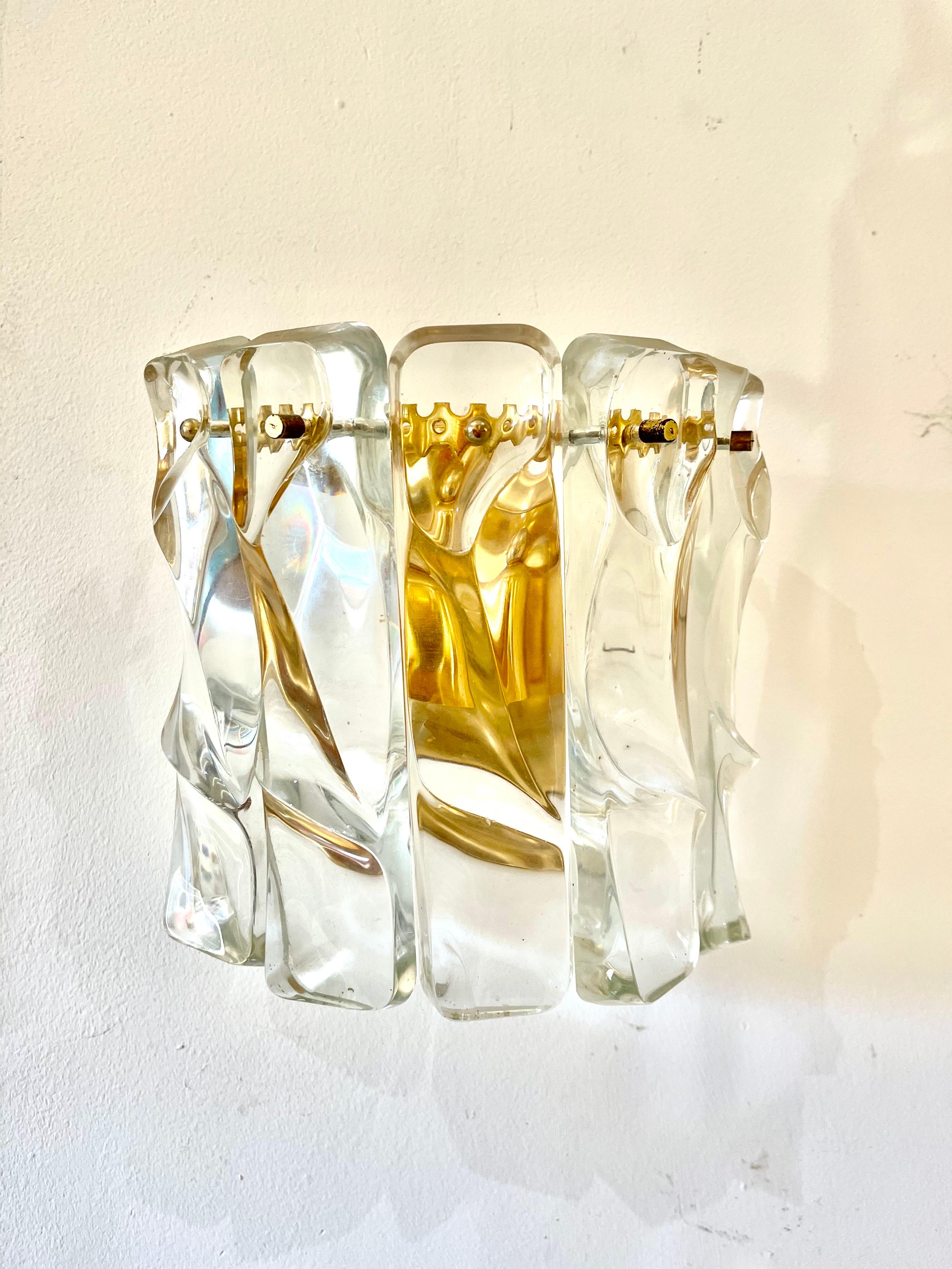Exceptional pair of JT Kalmar wall lighting with large leaves ice frost glass. The Design and the quality of the glass make this piece the best of the austrian Design.

discount shipping * private quote option 

This unique pair of Kalmar wall