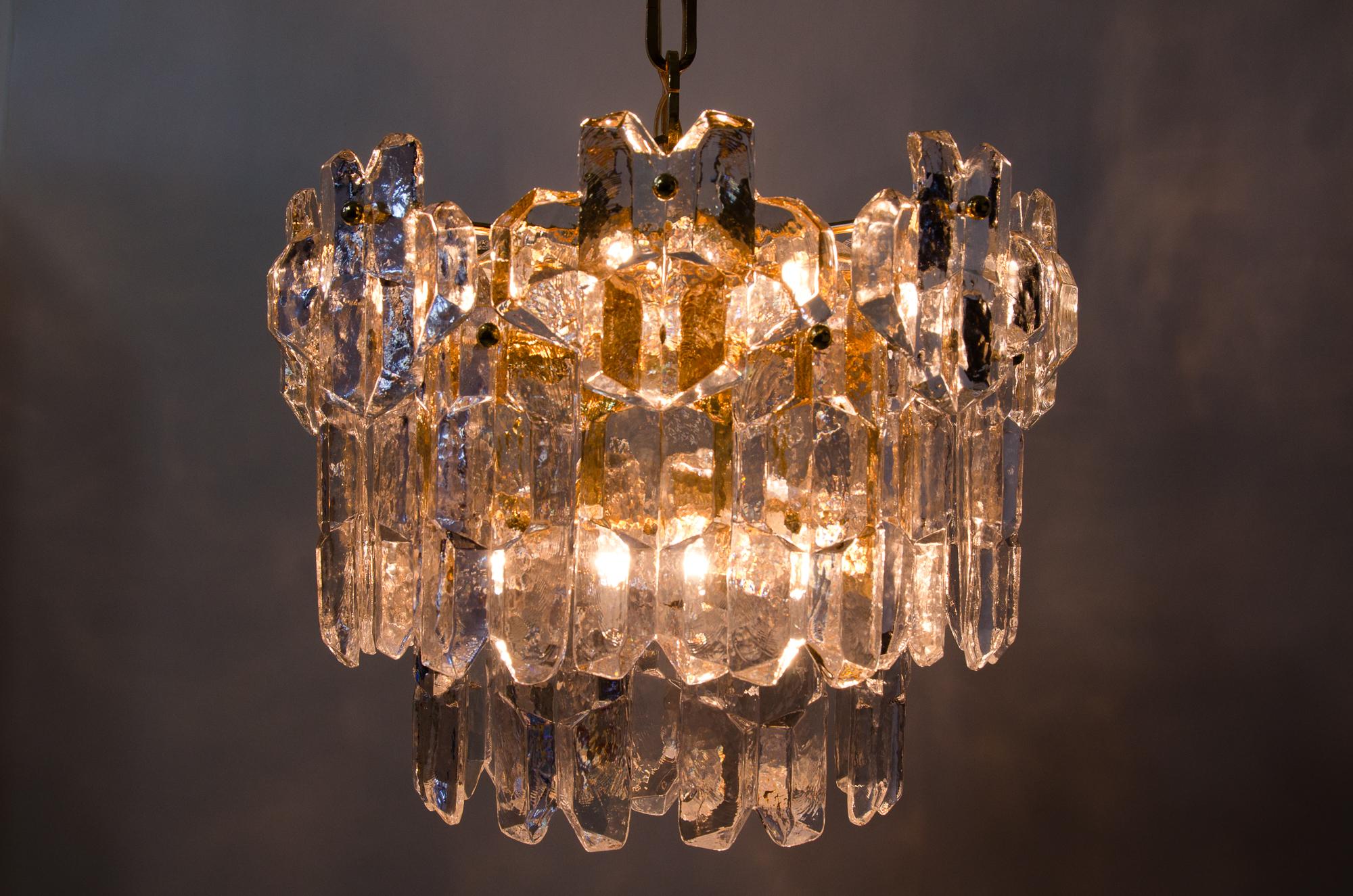 J.T. Kalmar Palazzo Chandelier Gold Brass Glass, 1970s In Good Condition For Sale In Wien, AT