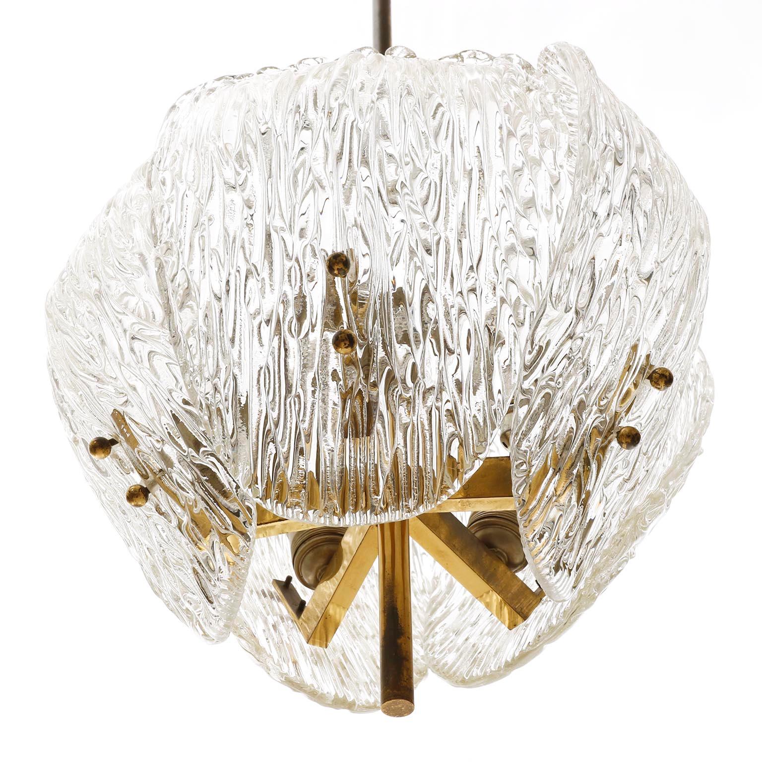 J.T. Kalmar Pendant Light Chandelier, Patinated Brass and Textured Glass, 1960s In Good Condition In Hausmannstätten, AT