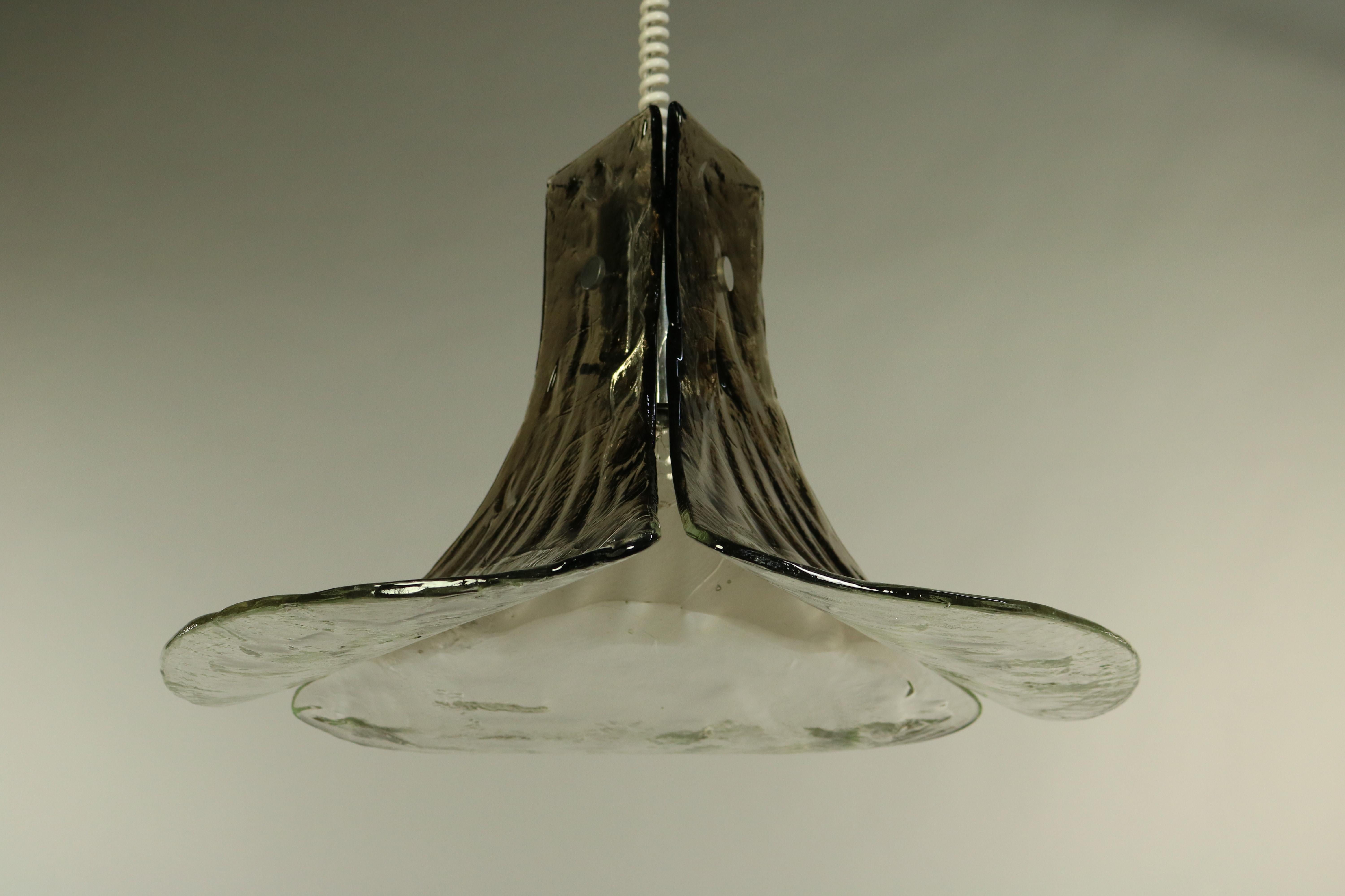 J.T. Kalmar Pendant Light Glass Leaf Chandelier Midcentury Lamp Austria, 1960s In Good Condition For Sale In Nürnberg, DE