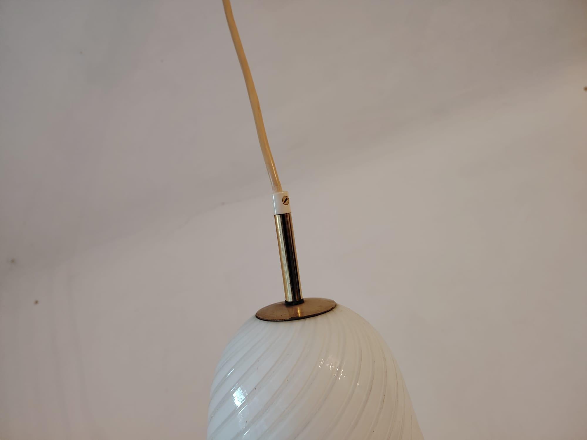J.T. Kalmar Anhänger mit Murano Wirbel-Muster Glas (Österreichisch) im Angebot