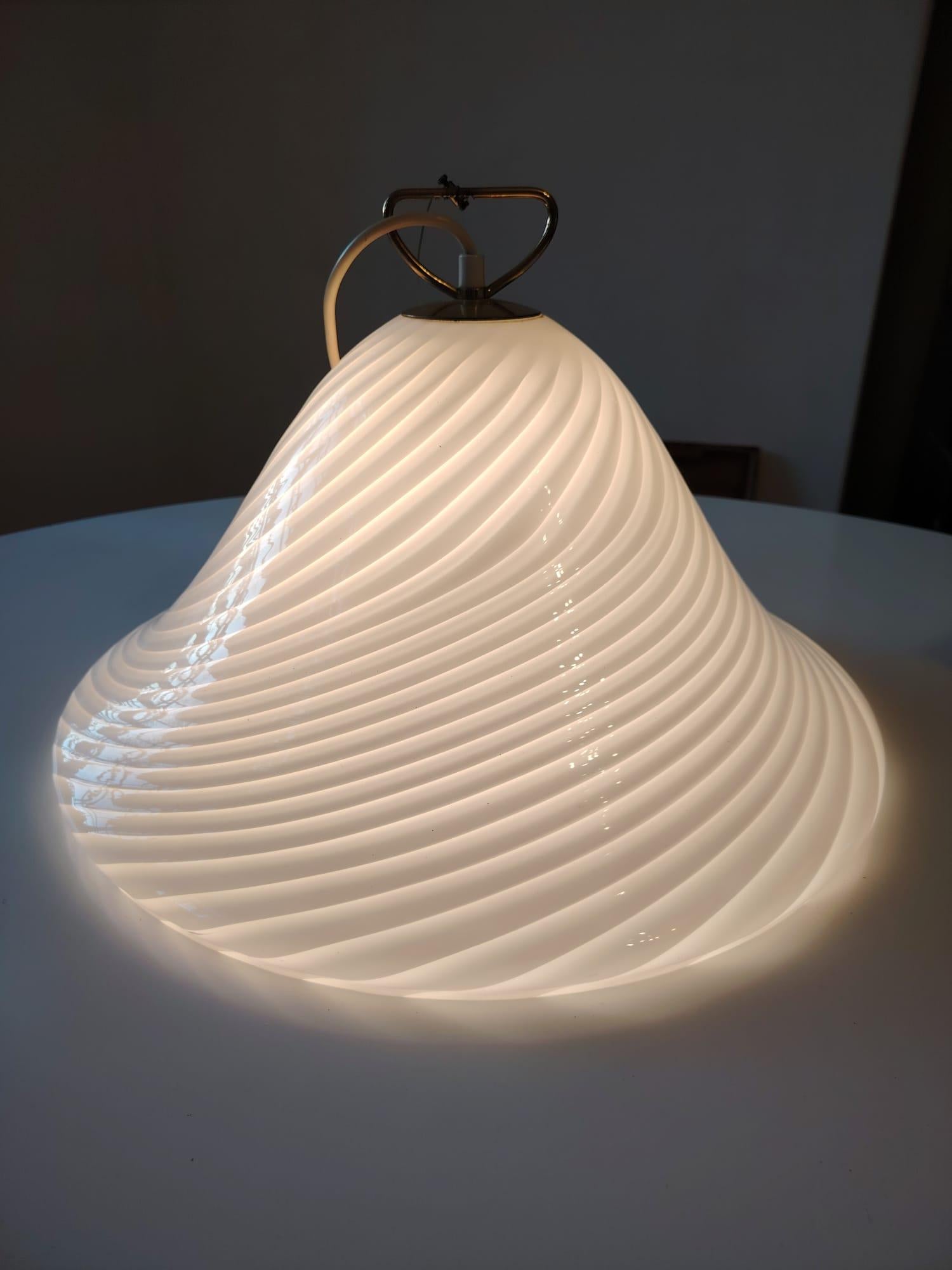 J.T. Kalmar Anhänger mit Murano Wirbel-Muster Glas im Angebot 2