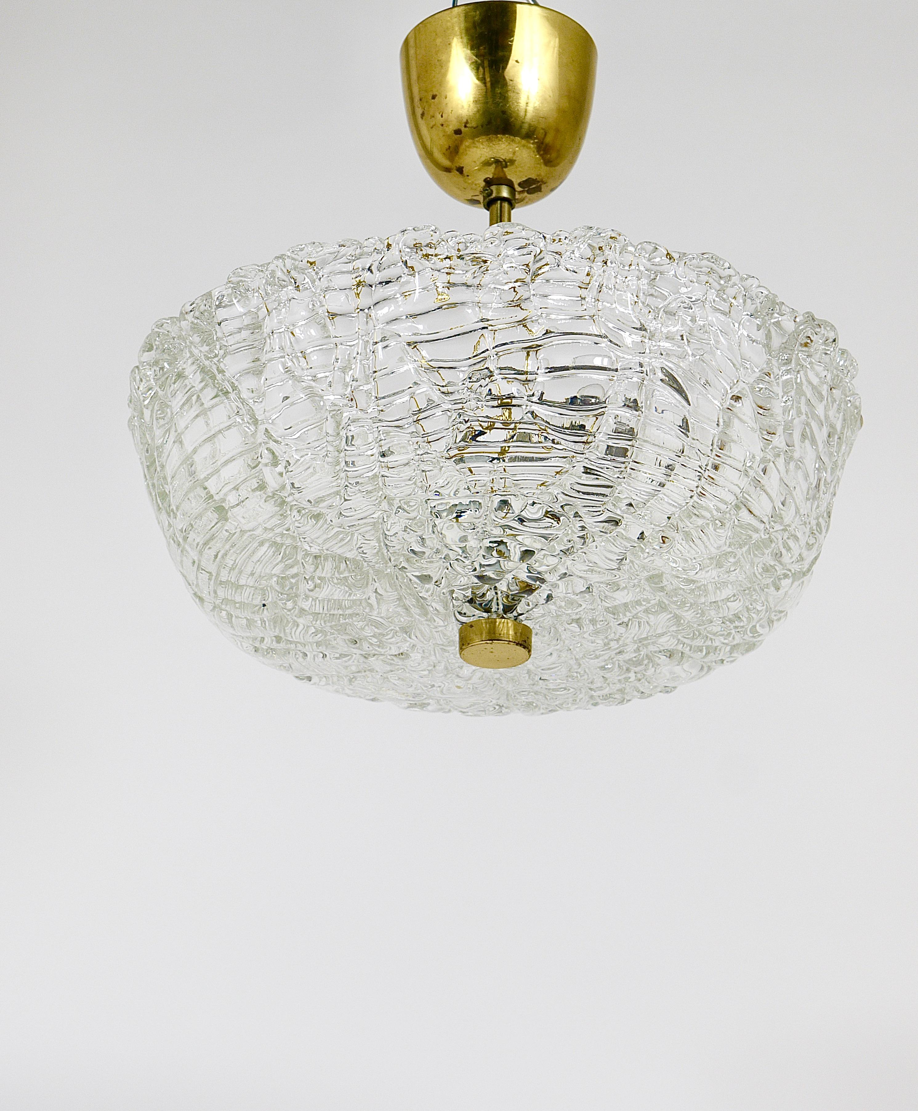 J.T. Kalmar Round Mid-Century Brass & Textured Glass Chandelier, Austria, 1950s For Sale 6