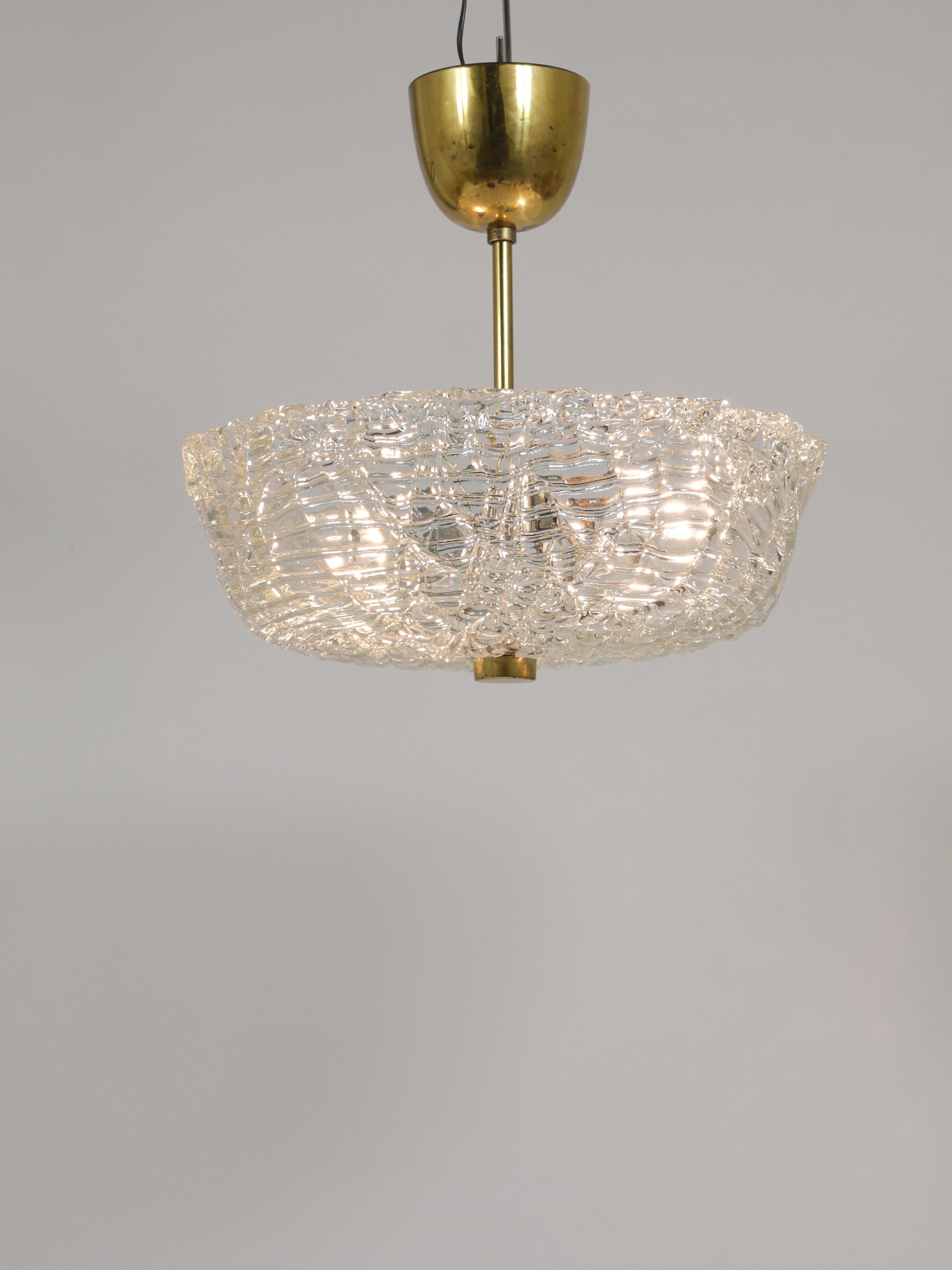 J.T. Kalmar Round Mid-Century Brass & Textured Glass Chandelier, Austria, 1950s For Sale 7